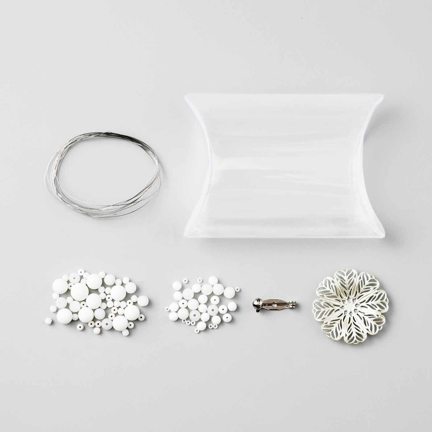 SeeMONO|松若硝子真珠工業所さんと作った ビーズブローチキットの会|・1回のお届けキット例です。