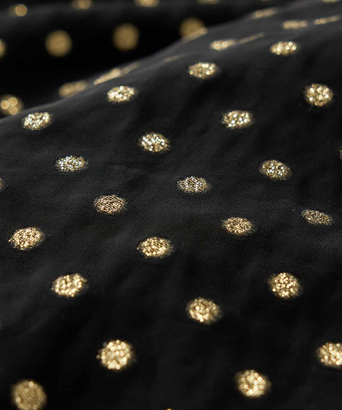 SeeMONO[シーモノ］|ジャカード織生地で作ったキャラメルみたいな形のポーチ〈ＧＯＬＤ　ＤＯＴＳ×ＢＥＩＧＥ　ＧＬＩＴＴＥＲ〉|シャリ感のある黒地の上にゴールドラメのドットが散りばめられたポップな雰囲気のジャカード織生地。