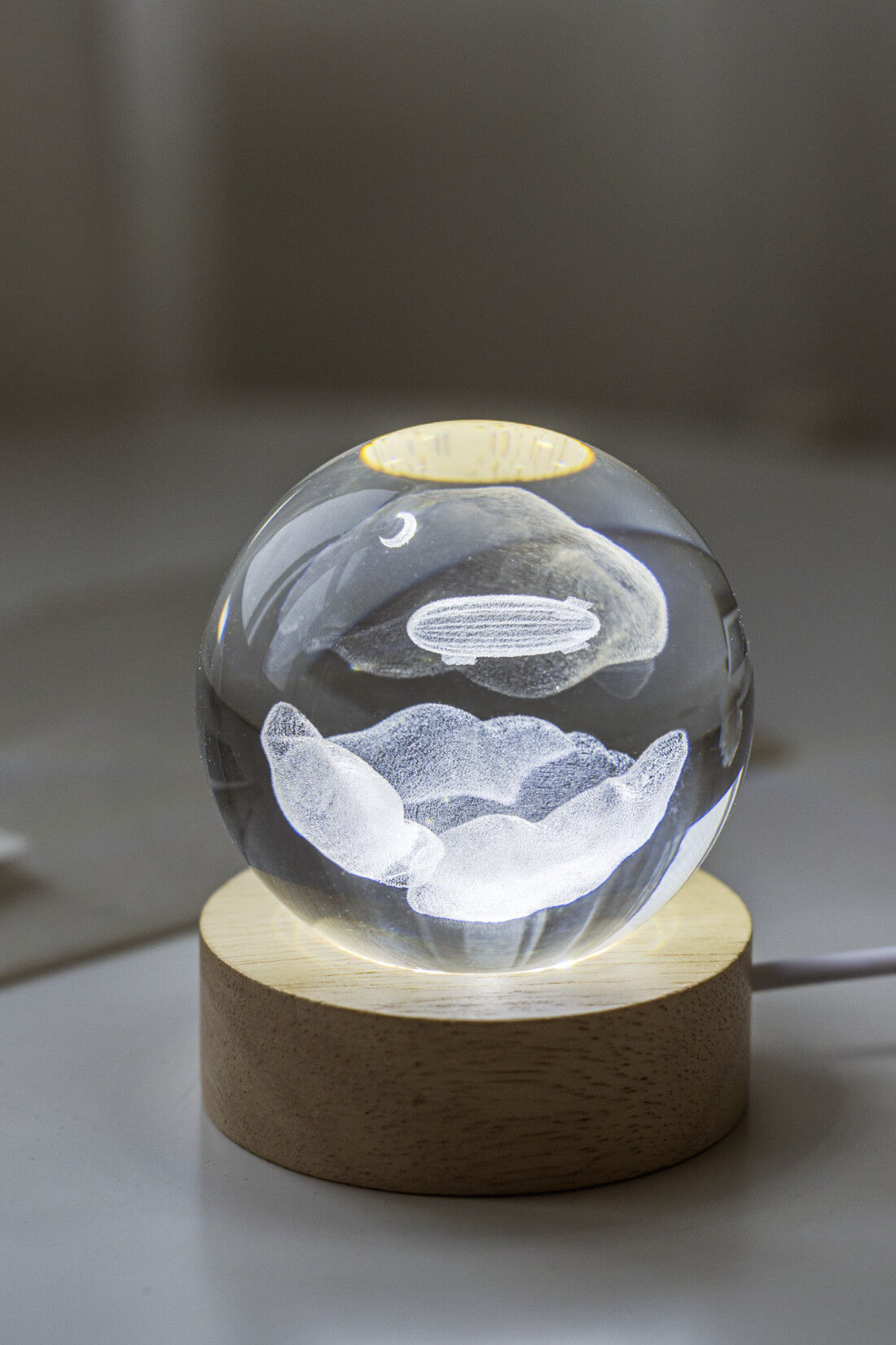 SeeMONO[シーモノ］|お気に入りをライトアップしてくれる木製LEDスタンド〈小〉|別売りのガラスのオブジェをライトアップしてルームライトとしてもお楽しみいただけます。※ガラスのオブジェは付属しません。