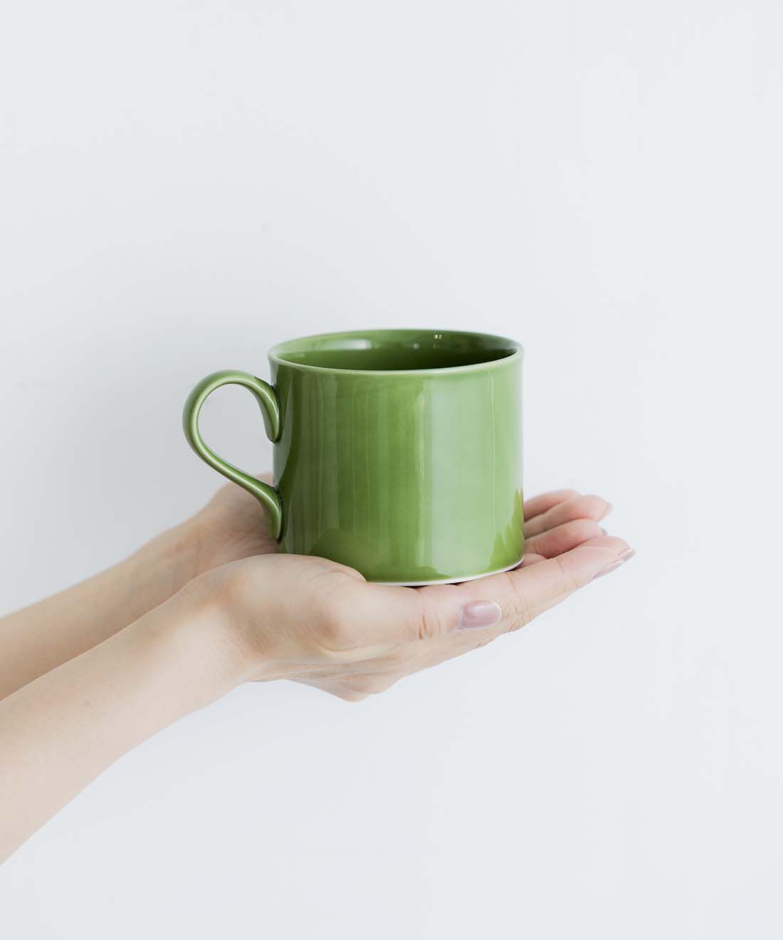 SeeMONO|たっぷりサイズで暮らしの相棒に　有田焼のマグカップ〈ＧＲＥＥＮ〉|GREEN