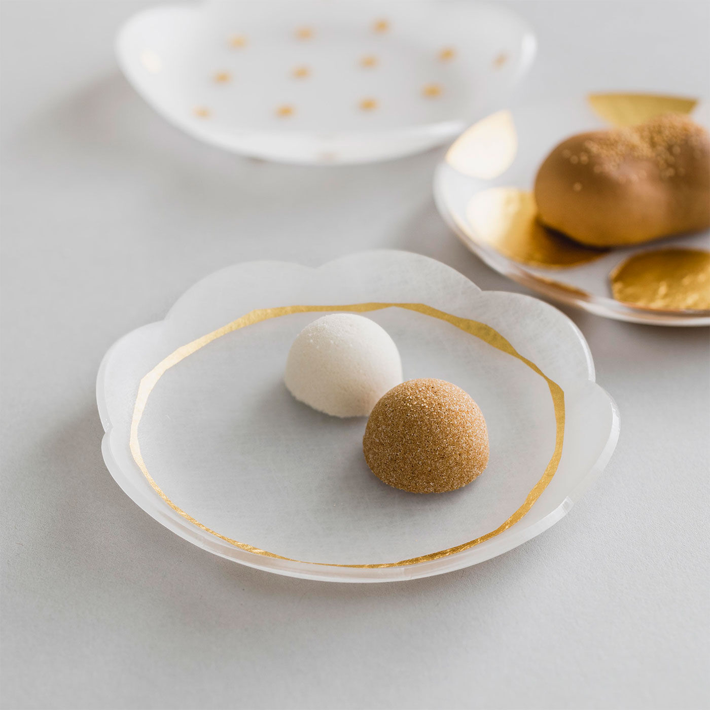 SeeMONO|マットな質感に金色の箔押しが映える木箱入り豆皿２枚セット|手のひらサイズでお茶請けにぴったり。