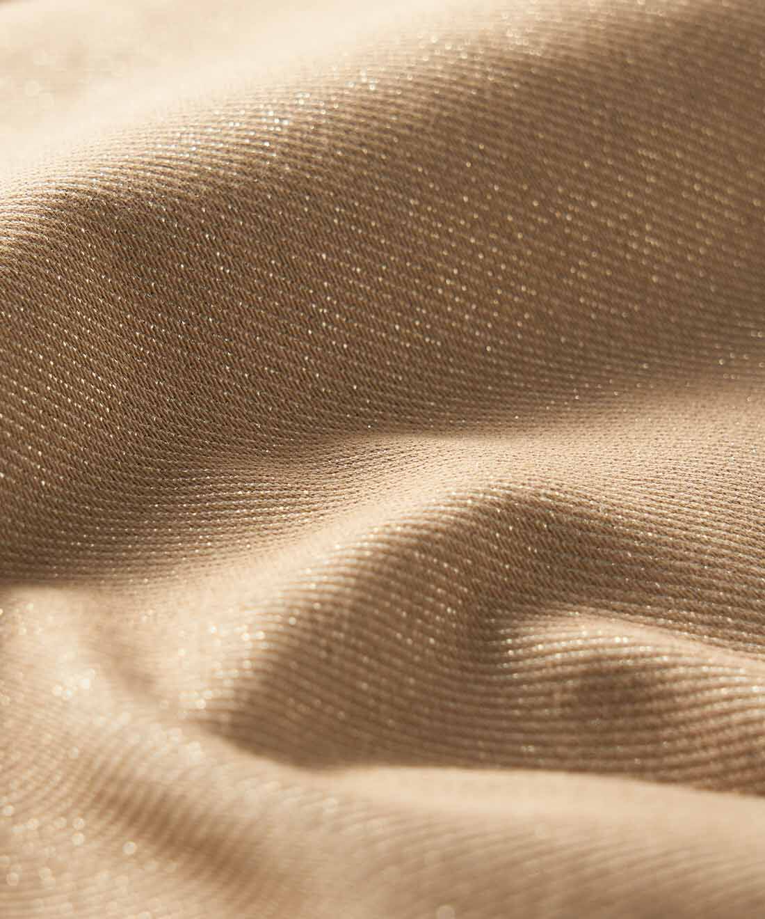 SeeMONO[シーモノ］|ジャカード織生地で作ったキャラメルみたいな形のポーチ〈ＧＯＬＤ　ＤＯＴＳ×ＢＥＩＧＥ　ＧＬＩＴＴＥＲ〉|落ち着いたベージュ色にラメ糸を混ぜたジャカード織生地。