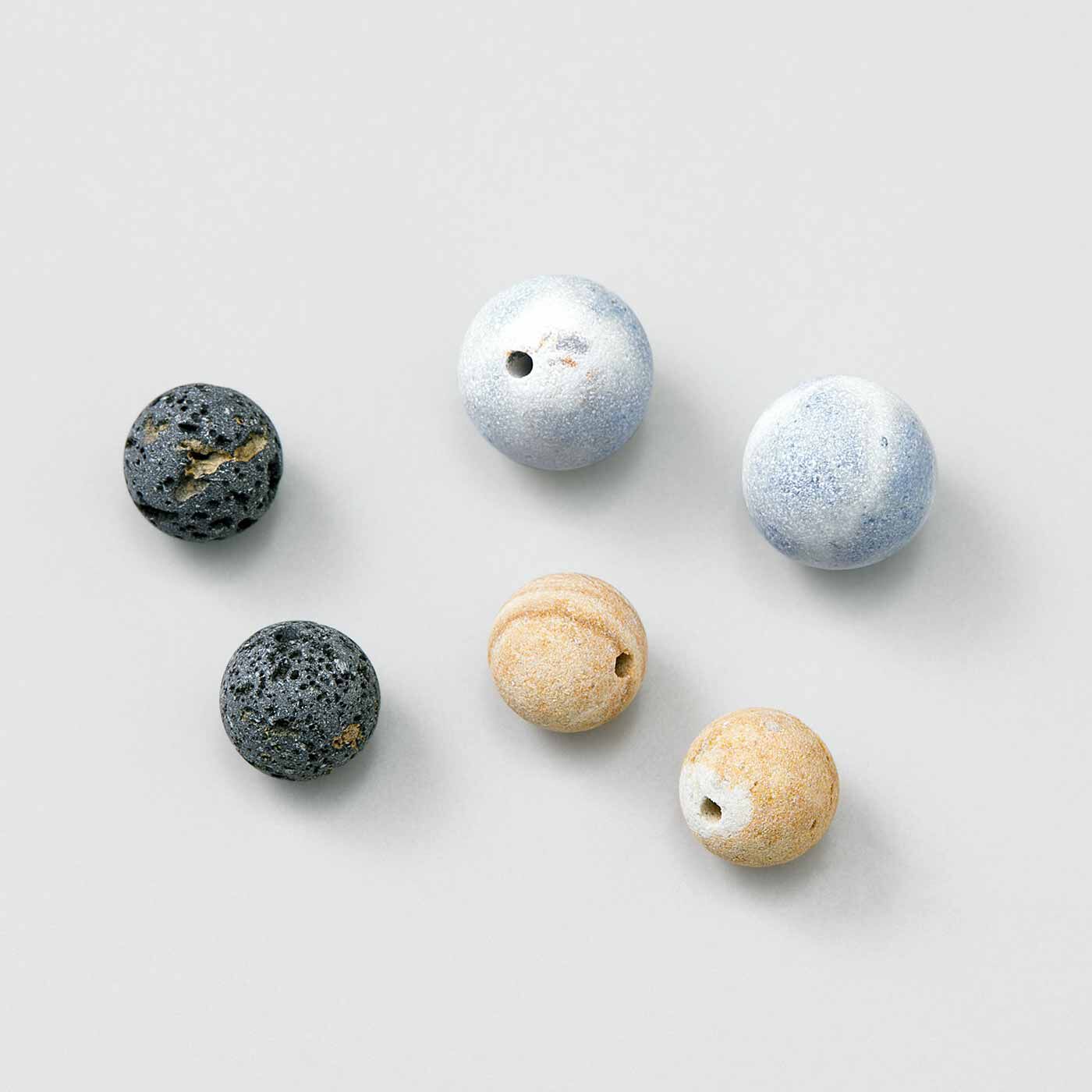 SeeMONO|繊細な色合いと質感を楽しむ 日本銘石を使った大人のイヤアクセサリーの会|粒ごとに模様の出方などが異なります。