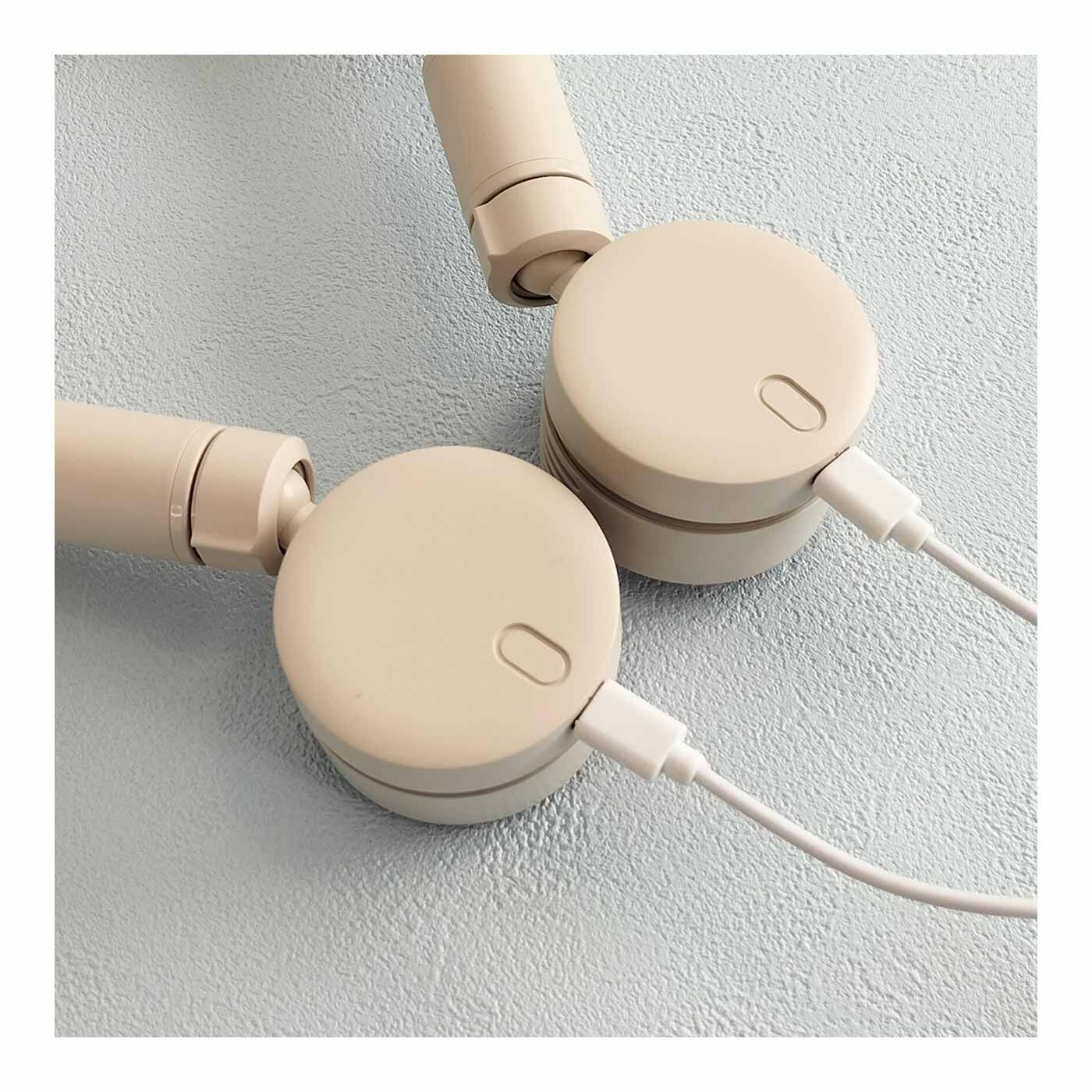 FELISSIMO PARTNERS|ファンを外してネッククーラーにもなる 3-wayクールネック|付属のUSBケーブルで左右同時に充電できます。