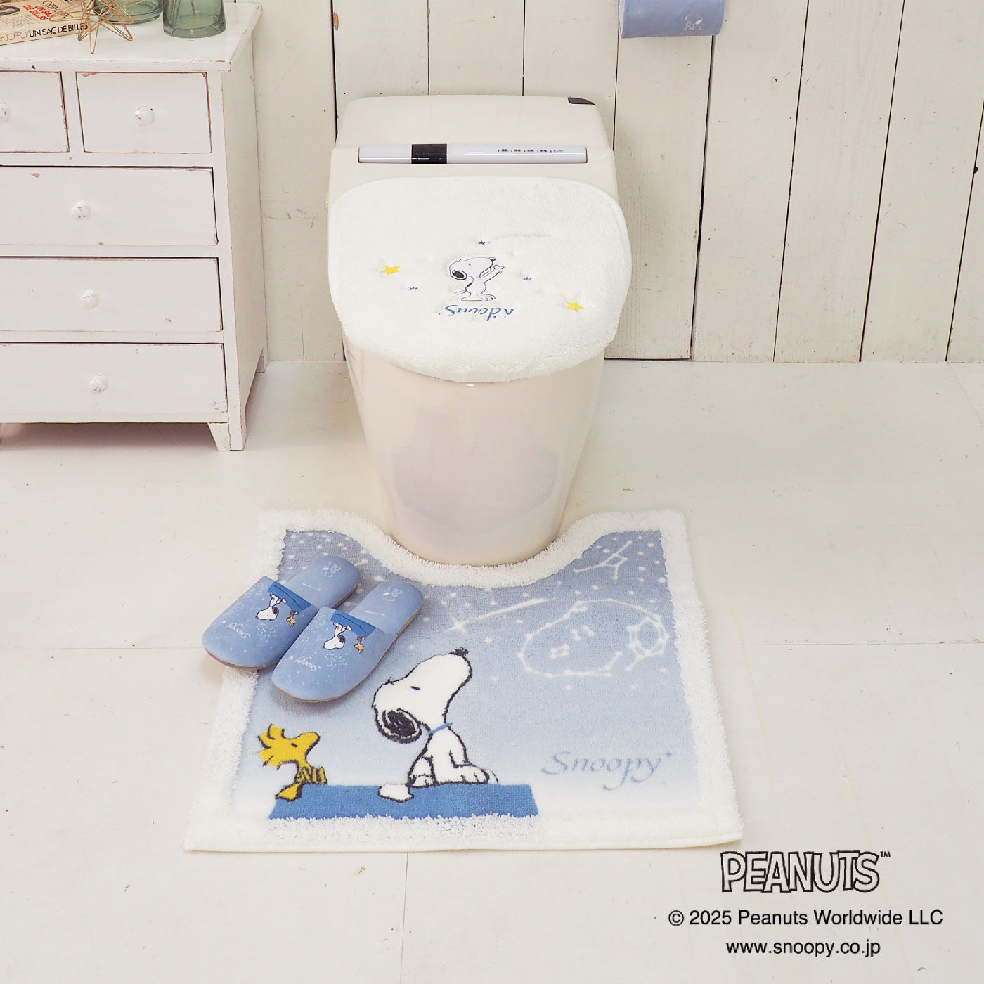 FELISSIMO PARTNERS|星空がロマンティックな　スヌーピーのトイレマット|※トイレマット以外の小物はイメージです。
