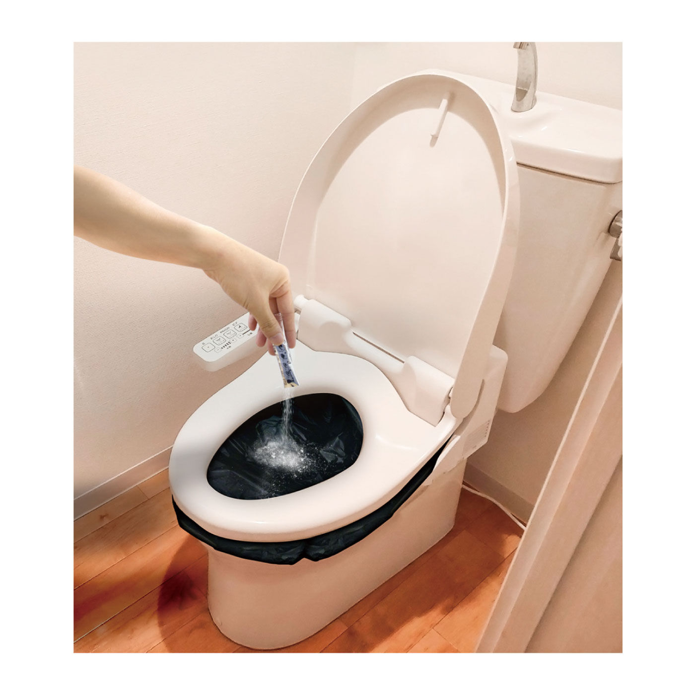 FELISSIMO PARTNERS|底に防災トイレを蓄えた　かわいいカルディア　トイレットペーパーポット