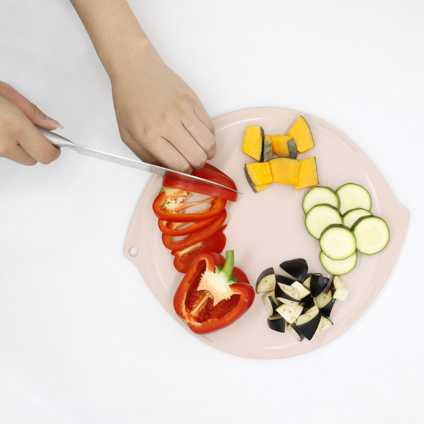 FELISSIMO PARTNERS|複数の食材が切りやすい！抗菌丸型まな板