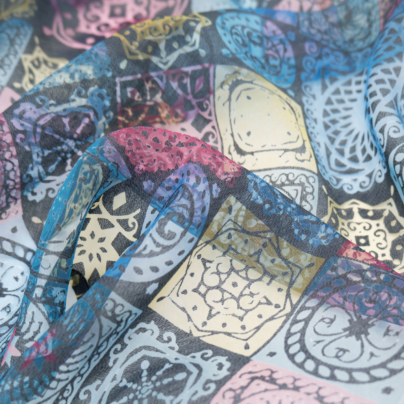 FELISSIMO PARTNERS|オリエンタルな雰囲気に彩る　ペルシャタイル風カーテン