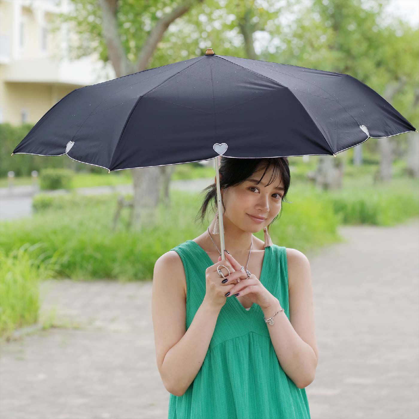 FELISSIMO PARTNERS|携帯に便利　折りたたみ晴雨兼用日傘　ハート刺しゅう