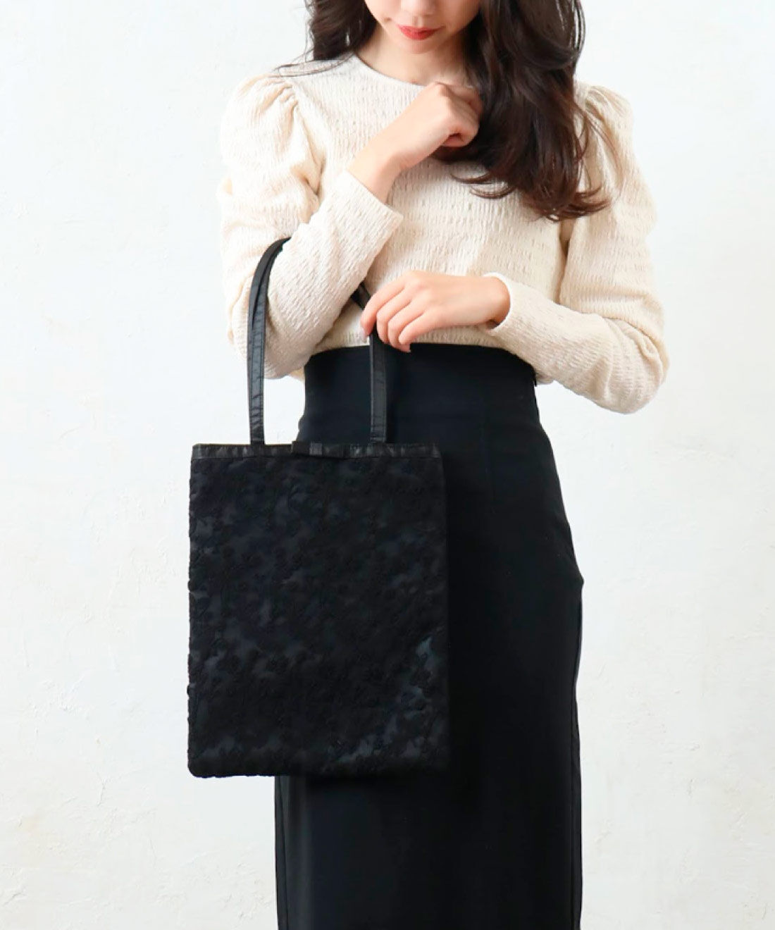 FELISSIMO PARTNERS|セレモニーシーンでも活躍　レースをあしらったサテントートバッグ