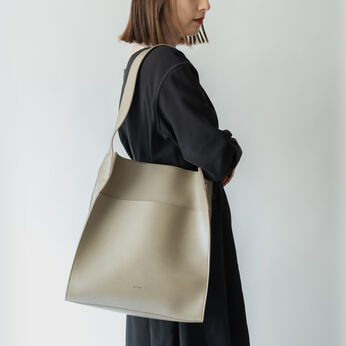 FELISSIMO PARTNERS | 上品な質感の フェイクレザー ショルダーバッグ