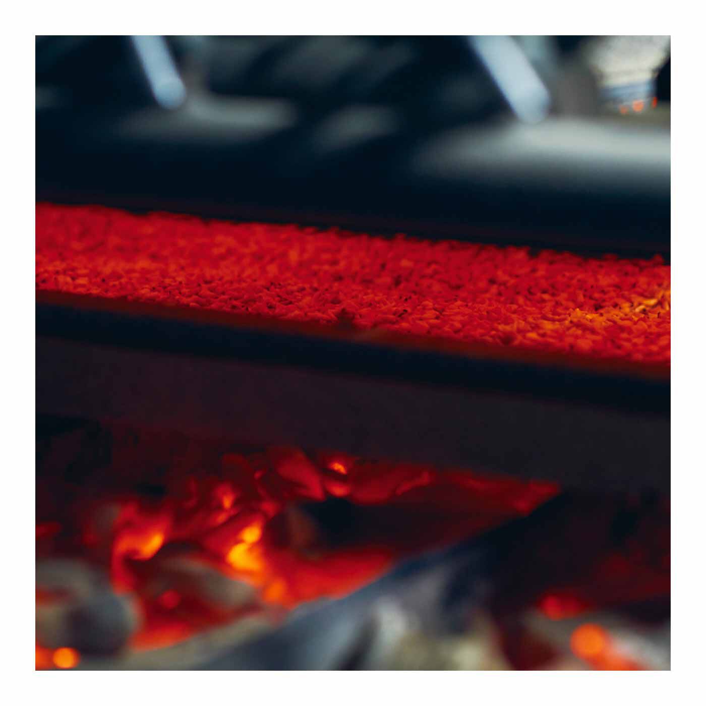 FELISSIMO PARTNERS|京都 鳴海屋 お米本来のおいしさを楽しむ あられ＆おかきセットの会（7回予約）|伝統の炭火焼きやあられの種類ごとに4種の窯（かま）を使い分け、理想の食感を追求しています。