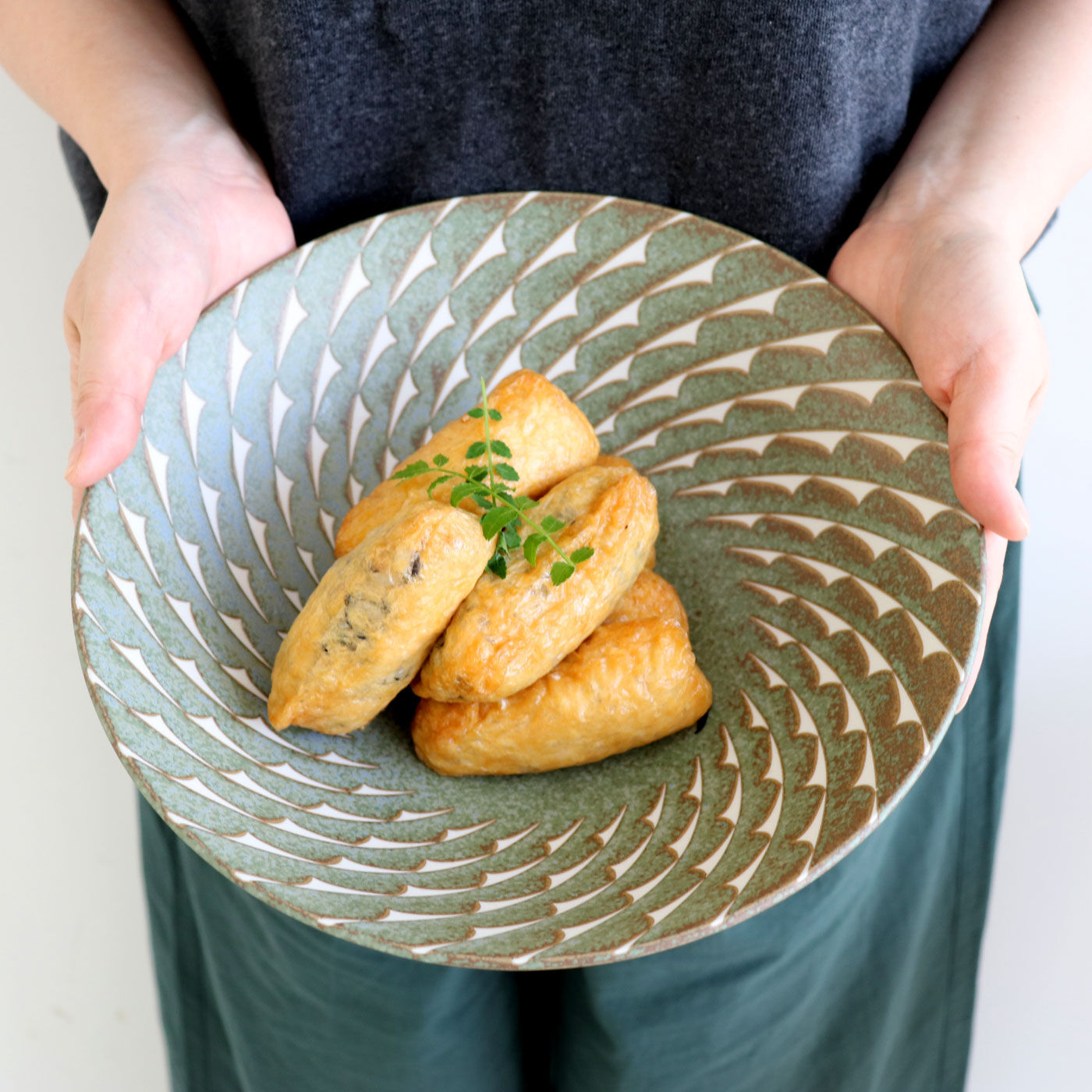 FELISSIMO PARTNERS|アンティークテイストの高台付き八寸麺鉢