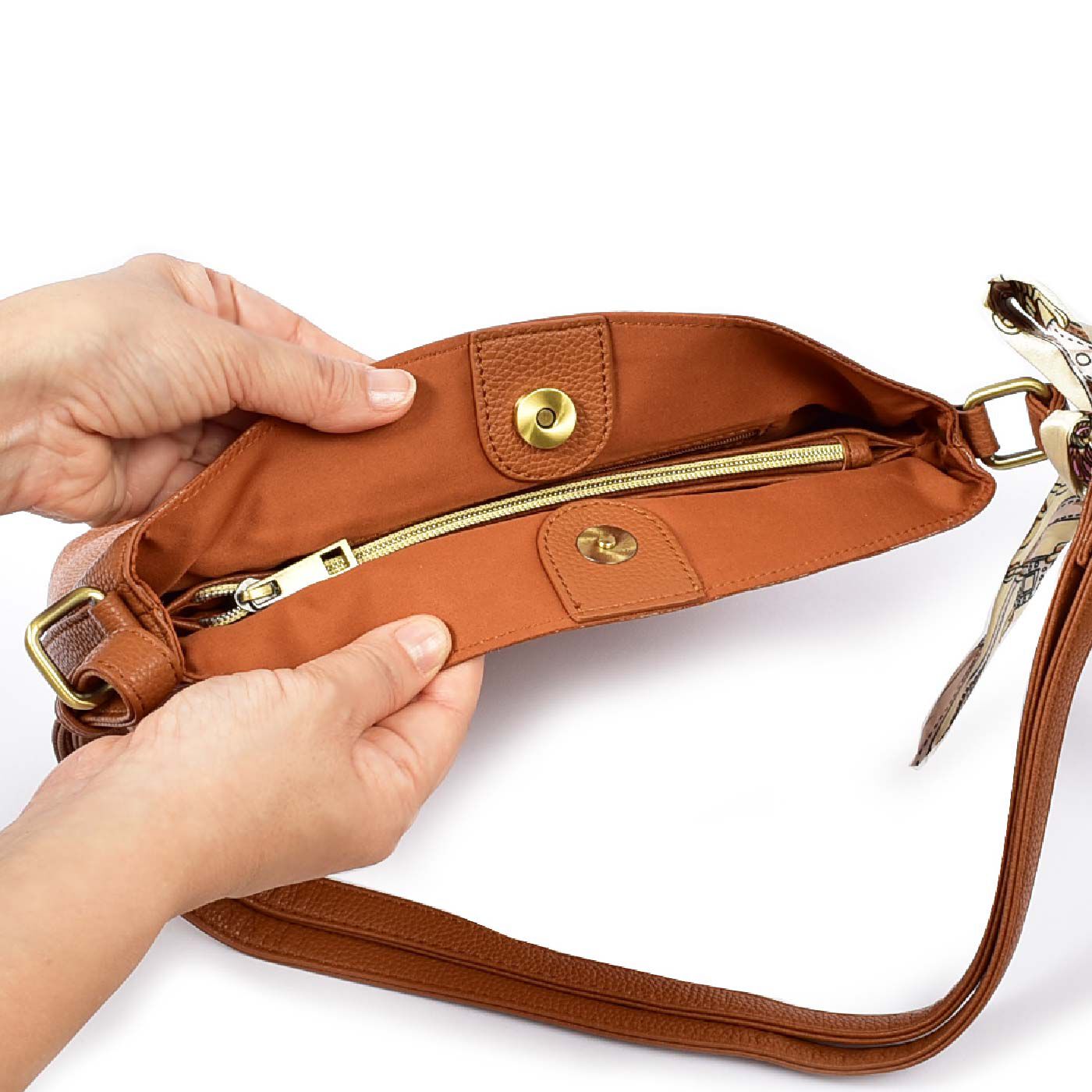 FELISSIMO PARTNERS|ラ・ポルタ・ディ・ズッケロ　間仕切りポケットが便利なスカーフ付きのショルダーバッグ