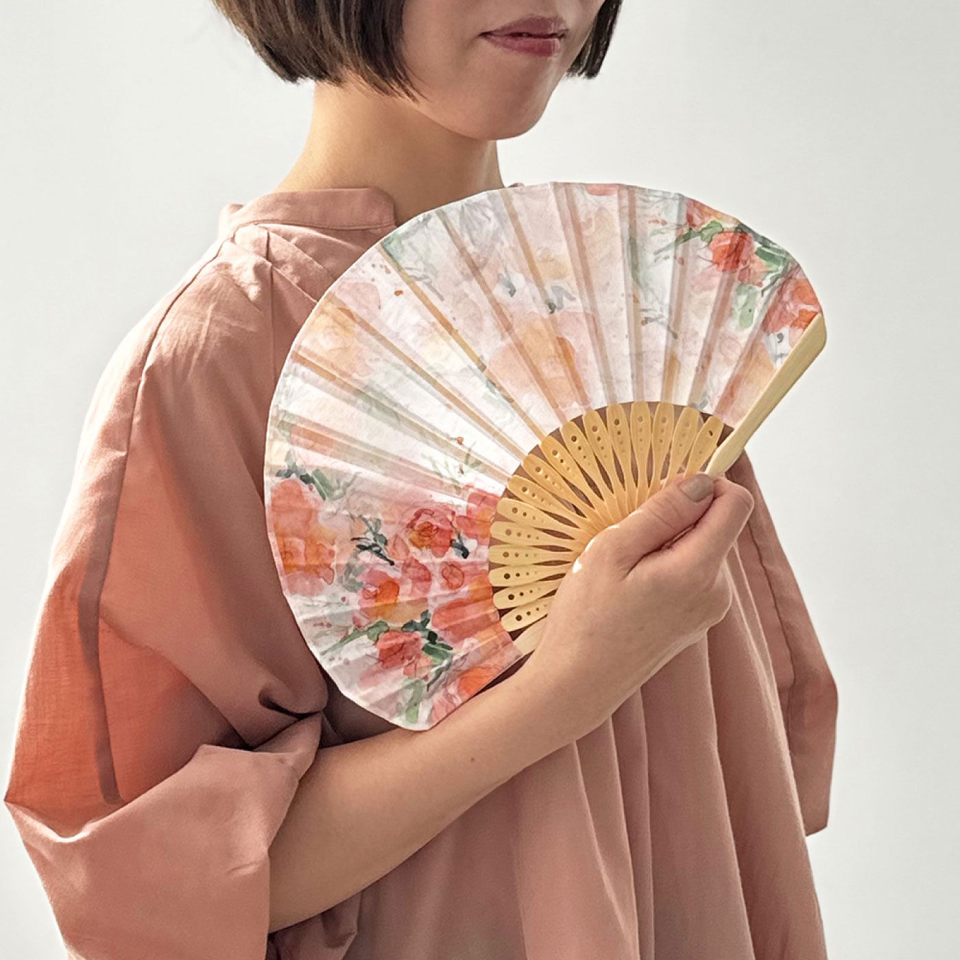 FELISSIMO PARTNERS|ＲＩＣＣＡ　フローラ　手元華やぐ花柄扇子