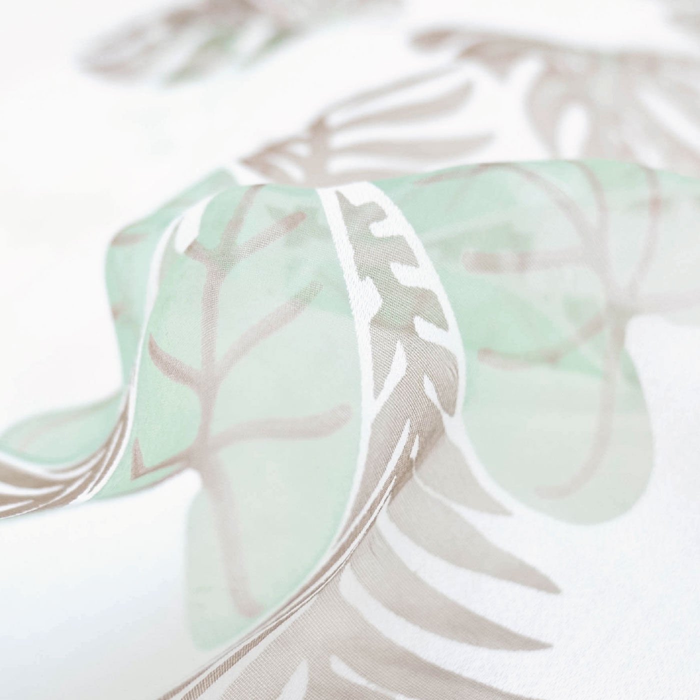 FELISSIMO PARTNERS|透かし模様がやさしい　ハワイアンキルト風デザインのカフェカーテン