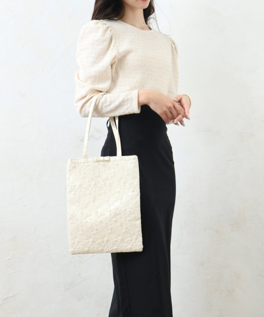 FELISSIMO PARTNERS|セレモニーシーンでも活躍　レースをあしらったサテントートバッグ