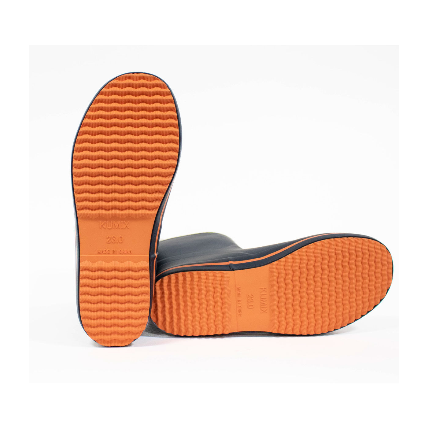 FELISSIMO PARTNERS|シンプルで動きやすい長靴　レモニカライト　ネイビー|靴底は溝が浅いので土がつきにくく、周りの汚れを軽減できます。
