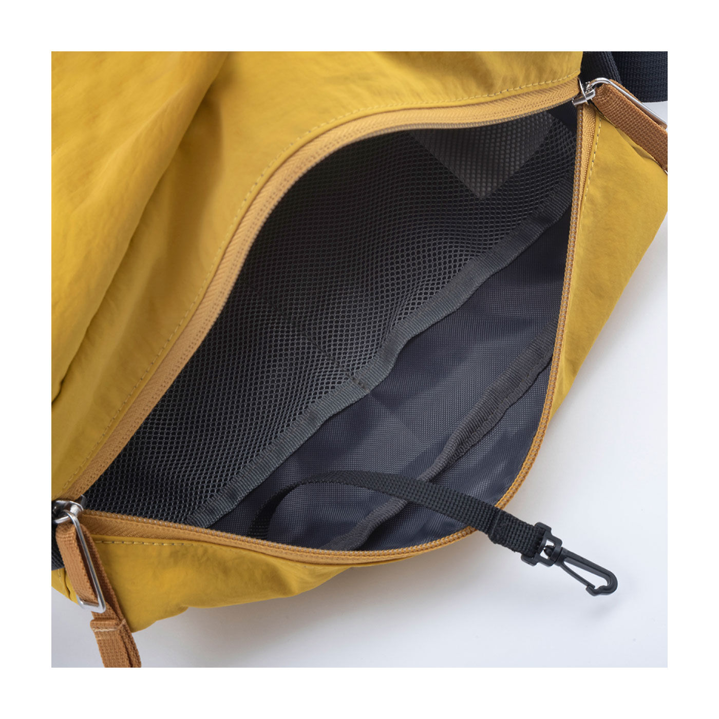 FELISSIMO PARTNERS|SOLEIL　はっ水＆軽量がうれしい　ライトリーショルダーバッグ