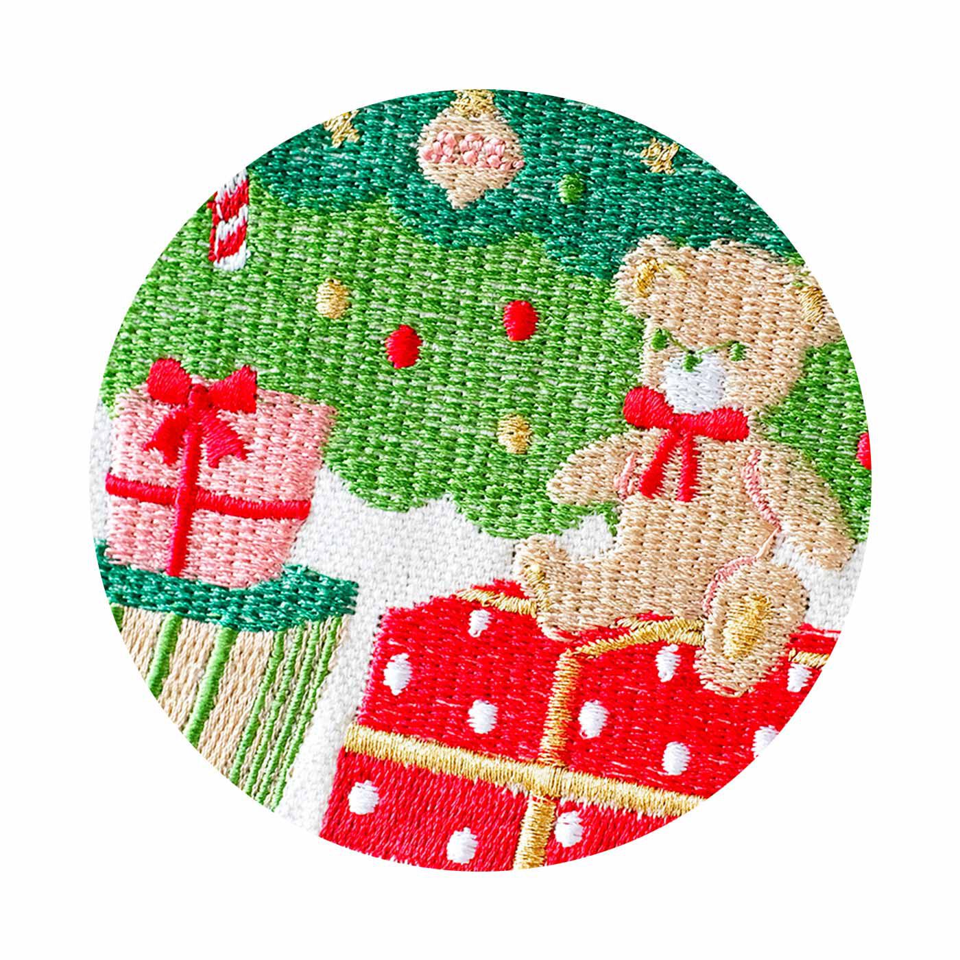 FELISSIMO PARTNERS|大人のクリスマス 刺しゅうタペストリー|ていねいにほどこされた立体感のある刺しゅう仕上げ。