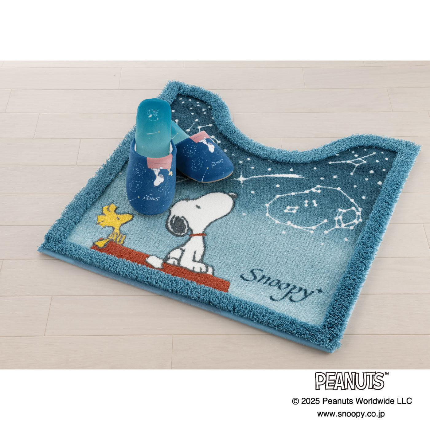 FELISSIMO PARTNERS|星空がロマンティックな　スヌーピーのトイレマット|※スリッパはイメージです。