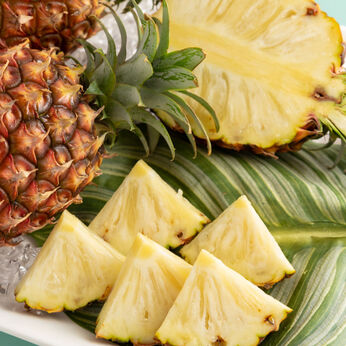 FP産地直送マルシェ | 沖縄の甘い香りをお届け！ピーチパイナップル２個