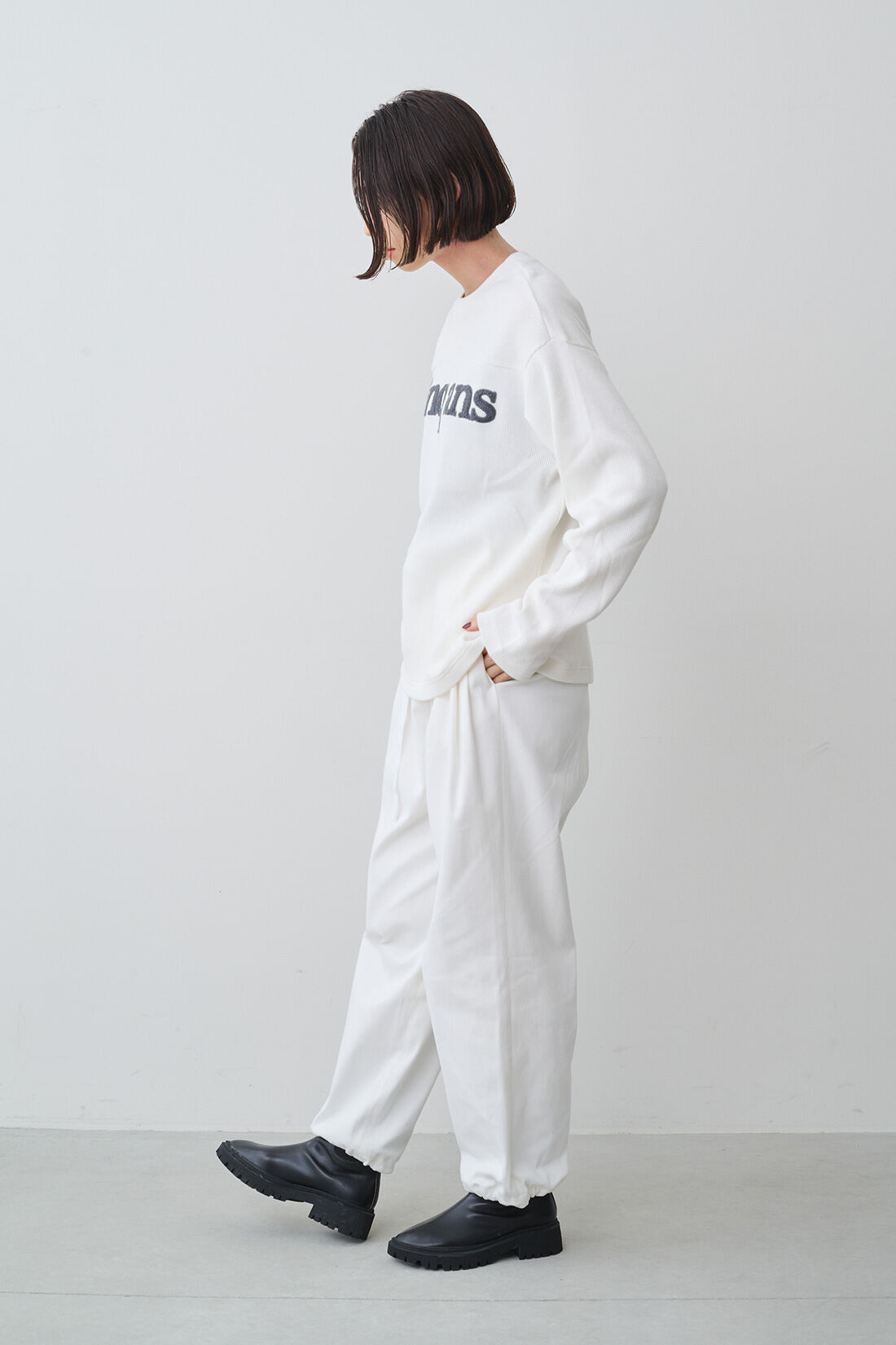 MEDE19F　さがら刺しゅうの裏起毛ワッフルTシャツ〈オフホワイト〉