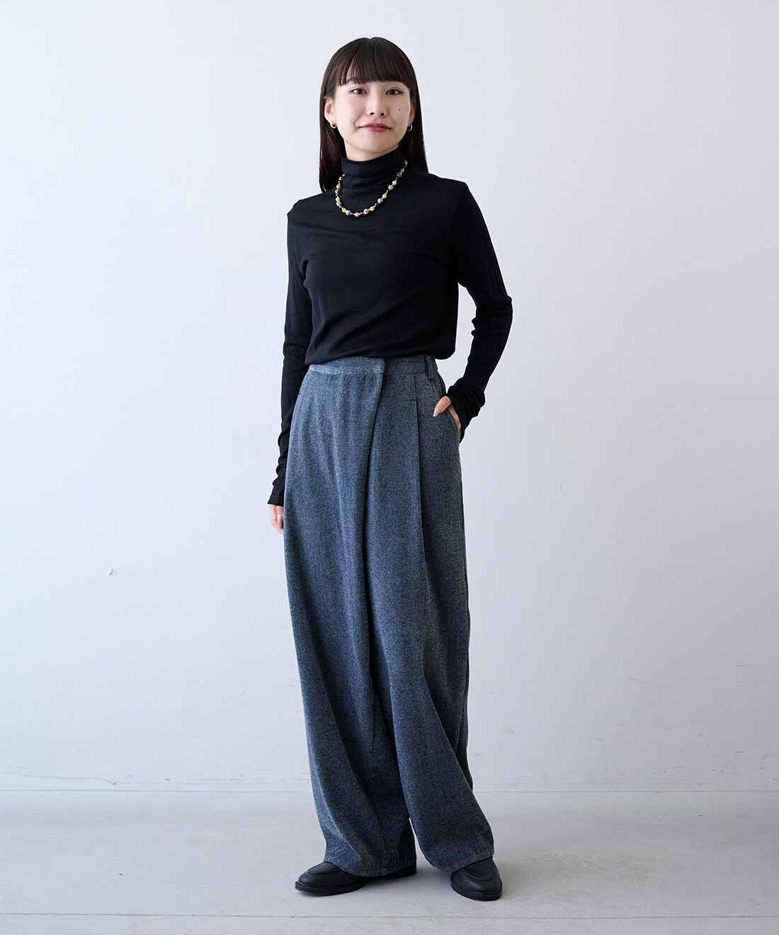 MEDE19F [メデ・ジュウキュウ]|MEDE19F　ラップデザイン 裏起毛シェニールデニムパンツ〈ブルー〉|モデル身長：158cm　着用サイズ：M