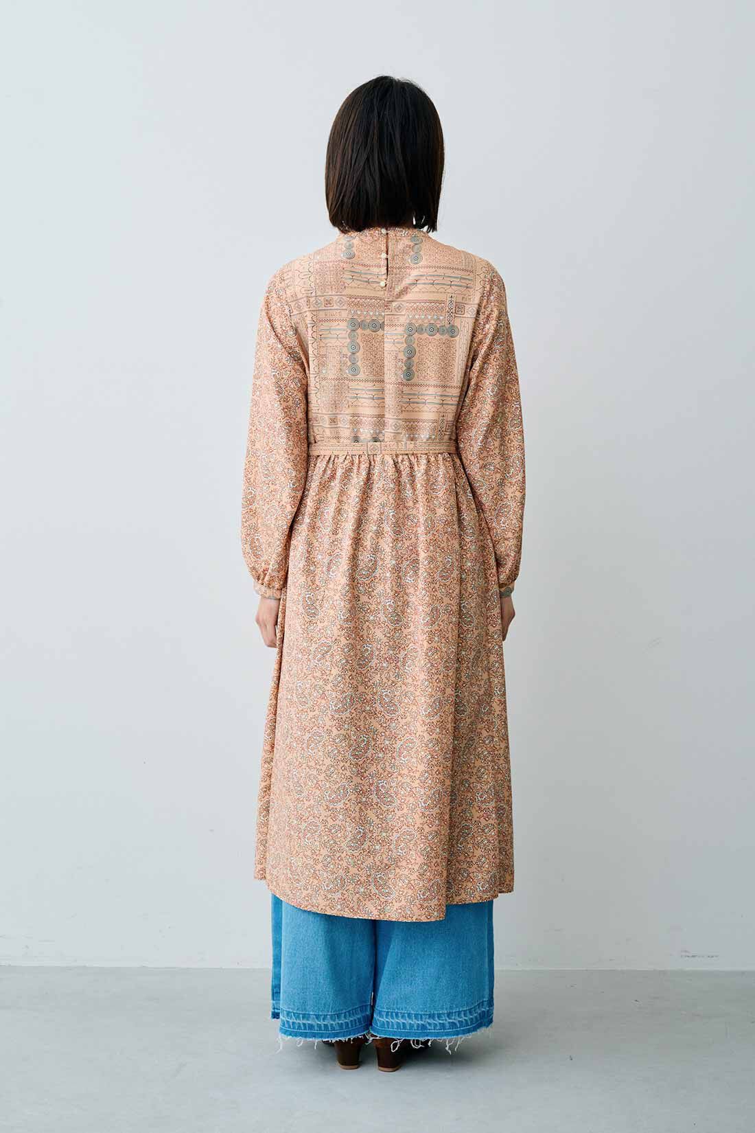 MEDE19F [メデ・ジュウキュウ]|MEDE19F　変形ペイズリープリントのロングワンピース〈オレンジ〉|モデル身長：168cm　着用サイズ：M