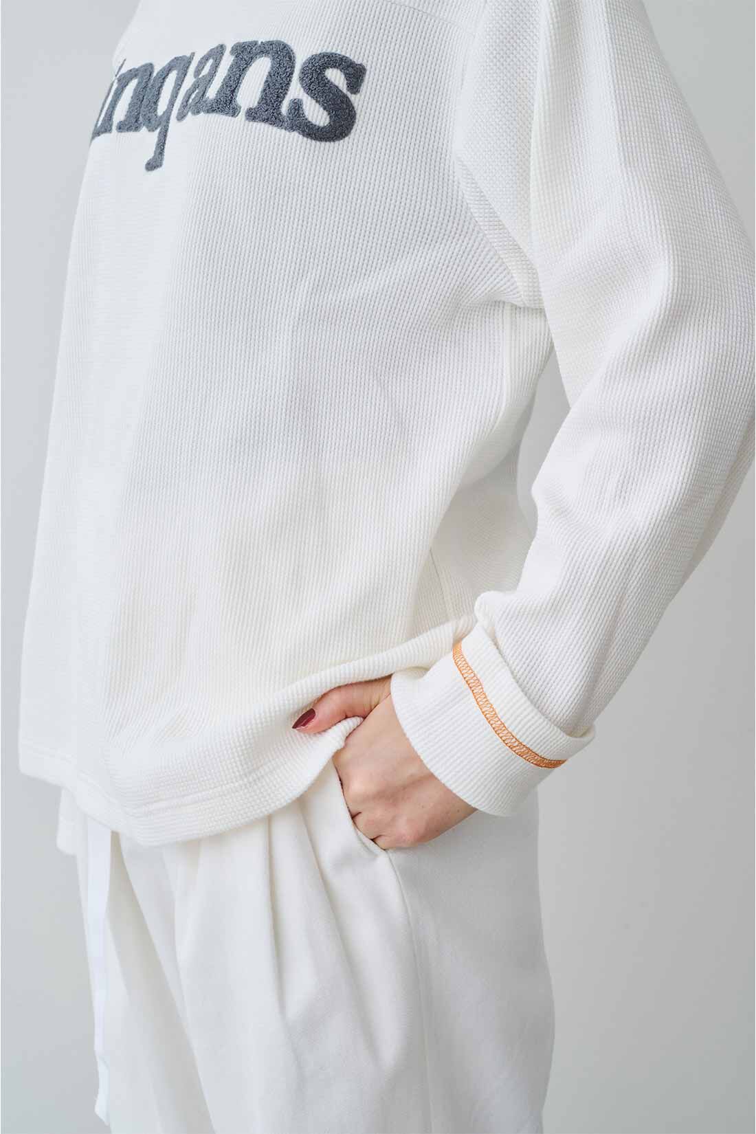 MEDE19F　さがら刺しゅうの裏起毛ワッフルTシャツ〈オフホワイト〉