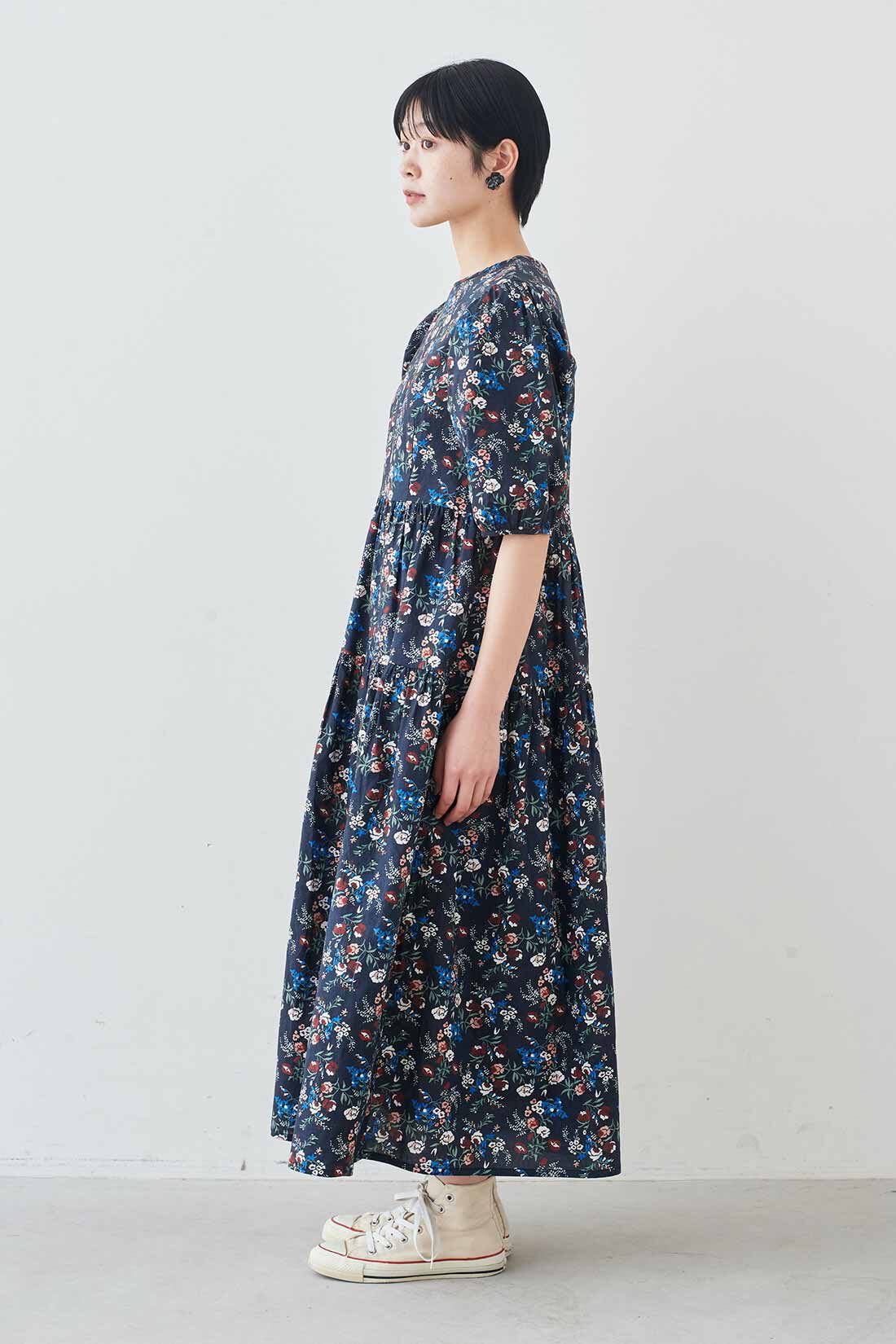 MEDE19F [メデ・ジュウキュウ]|MEDE19F　ミュルーズモダン〈「ミュルーズ染織美術館」アーカイブコレクション〉プリントパフスリーブワンピース〈ブラック〉|モデル身長：163cm　着用サイズ：M