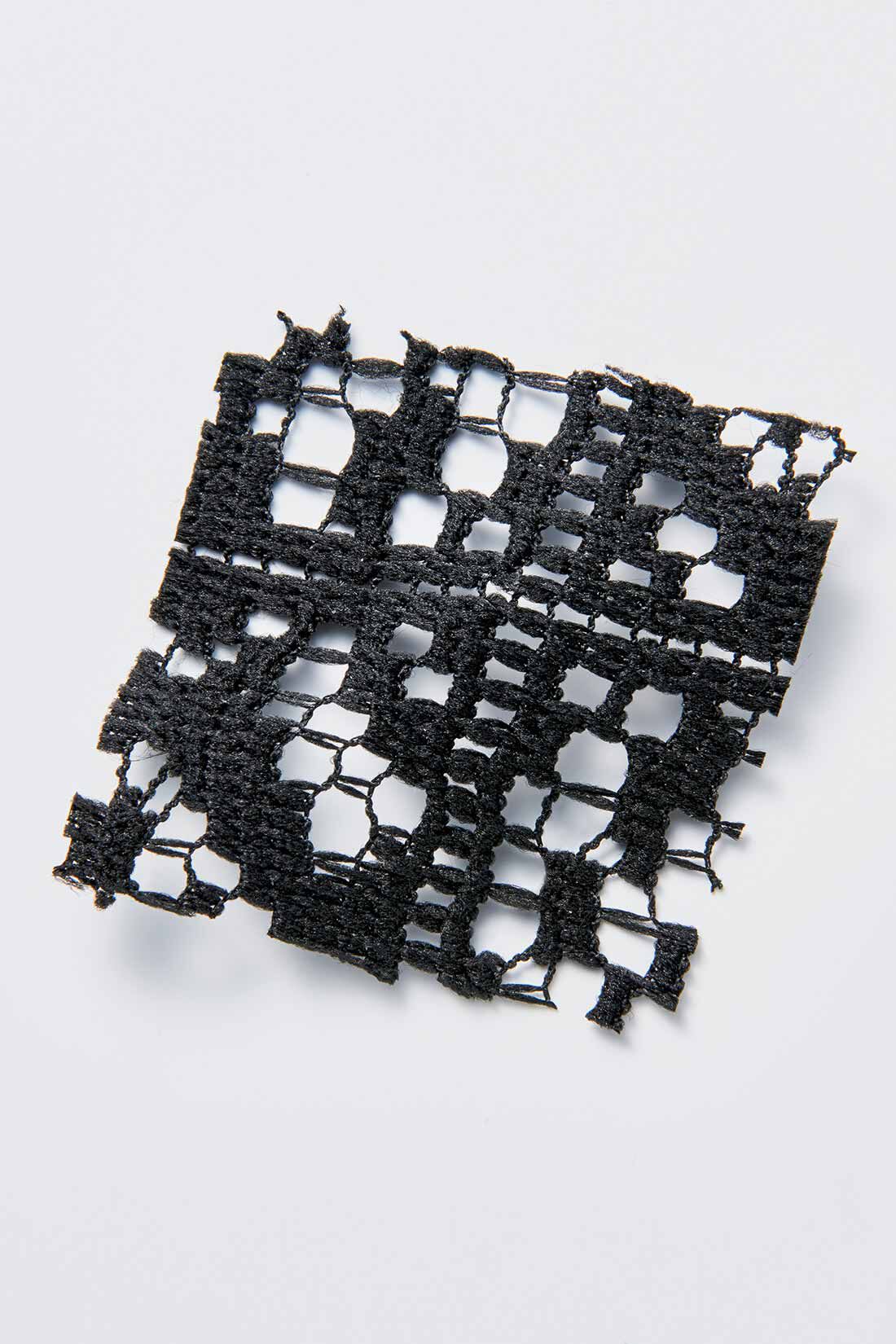 MEDE19F|MEDE19F　レース素材のリラックスパンツ〈ブラック〉|上品なつやのある、幾何学柄の総ラッセルレース。繊細な中にも、クロシェ風のこなれた雰囲気のある素材＆柄をセレクト。