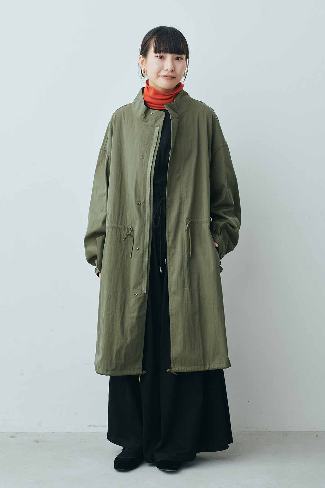 MEDE19F [メデ・ジュウキュウ]|MEDE19F　ミュルーズモダン〈「ミュルーズ染織美術館」アーカイブコレクション〉バックプリントモッズコート〈カーキ〉|モデル身長：158cm　着用サイズ：M