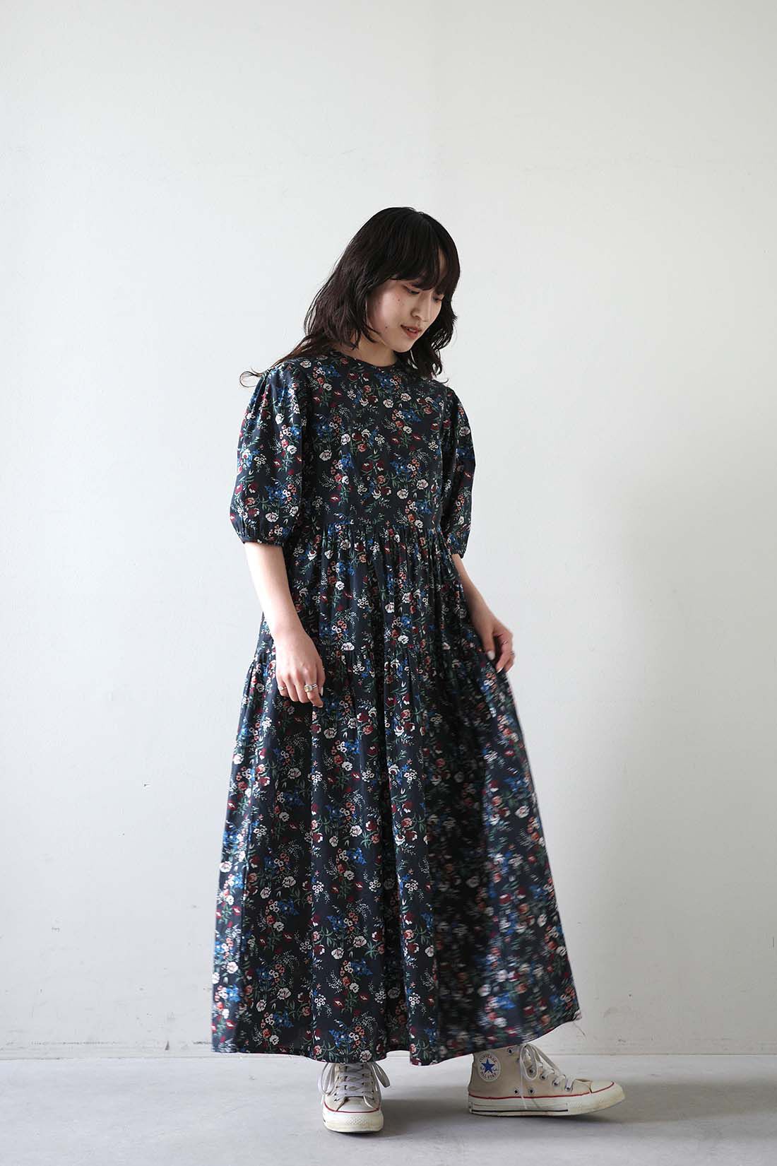 MEDE19F|ミュルーズモダン プリント パフスリーブワンピ〈ブラック〉のコーディネート