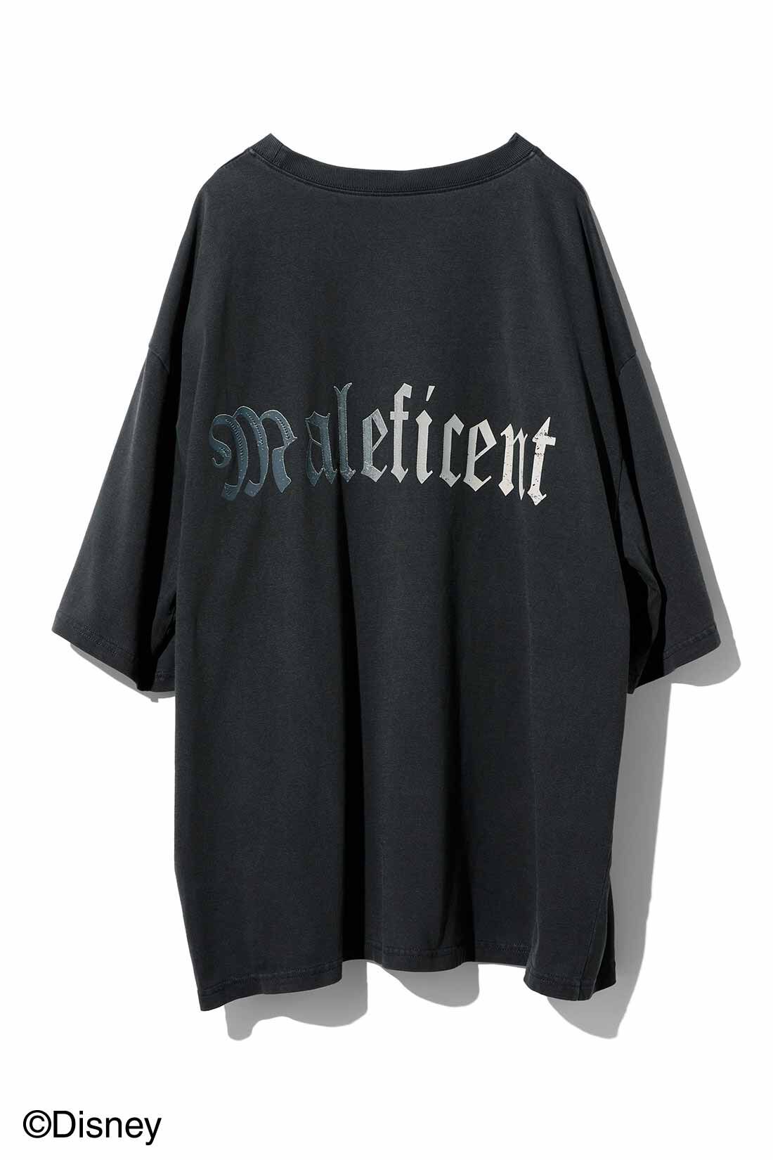 MEDE19F|MEDE19F　MEDE19F 【Disney】古着屋でみつけたようなプリントTシャツ〈マレフィセント〉|後ろには「maleficent」のロゴ。