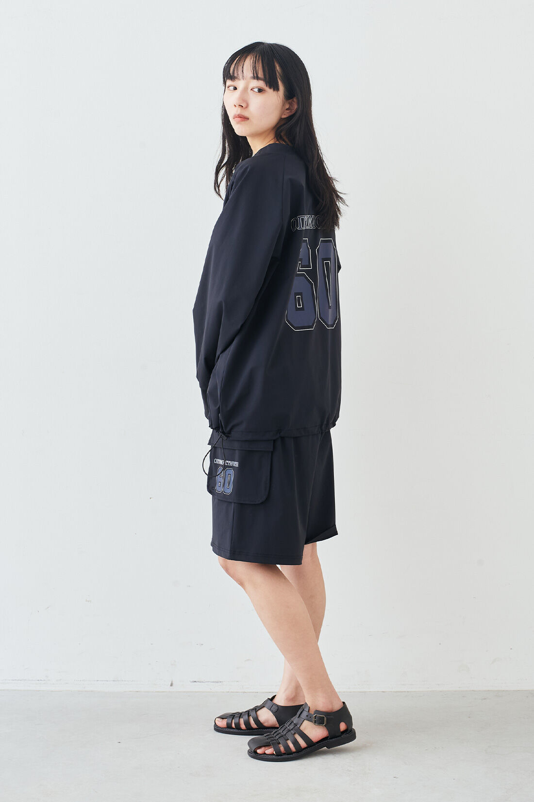 MEDE19F|MEDE19F　ラッシュガード素材でつくったミリタリーショーツ〈ブラック〉|モデル身長：163cm　着用サイズ：M