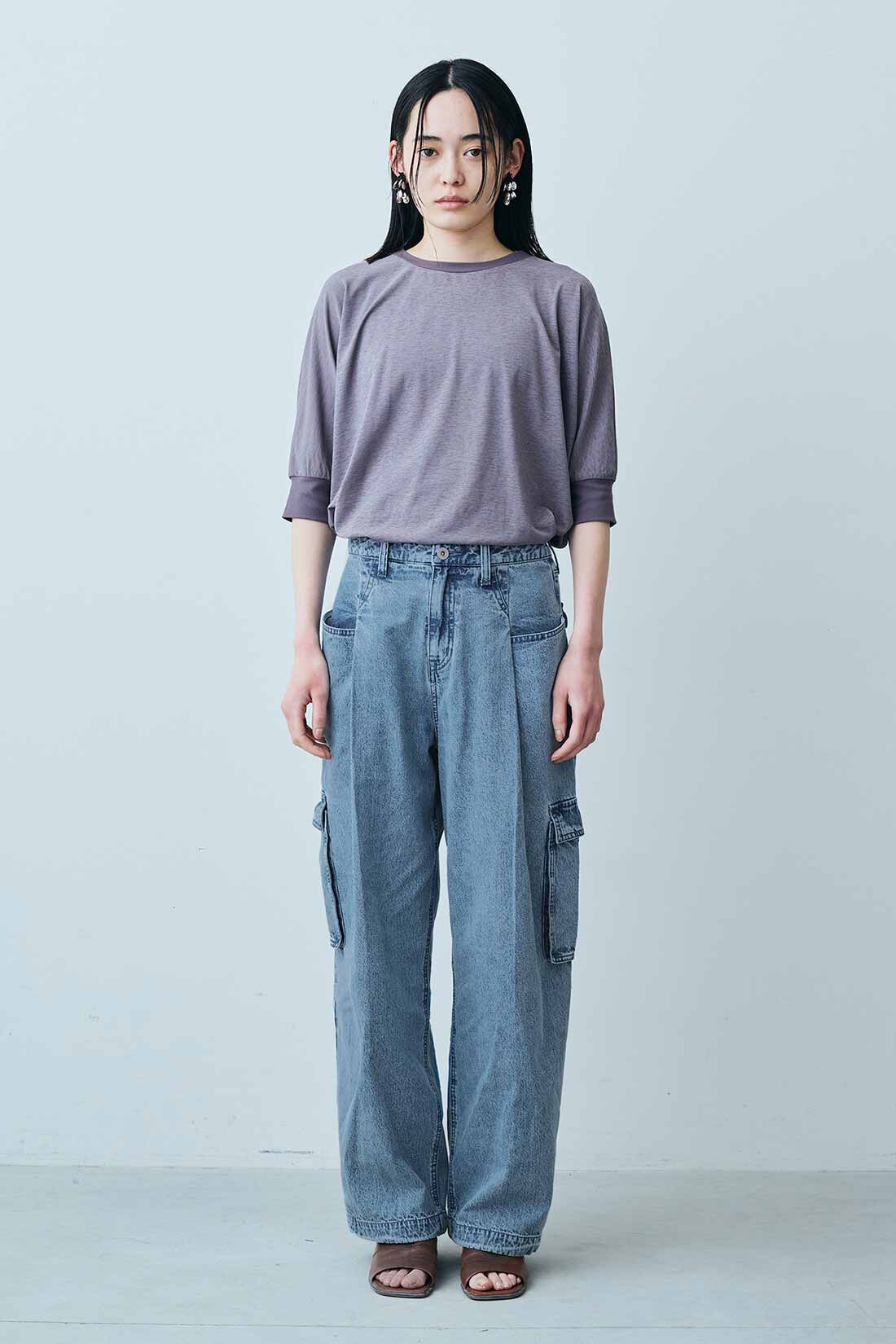 MEDE19F [メデ・ジュウキュウ]|MEDE19F　リネン混デニムでつくったカーゴパンツ〈フェードブルー〉|モデル身長：167cm　着用サイズ：M