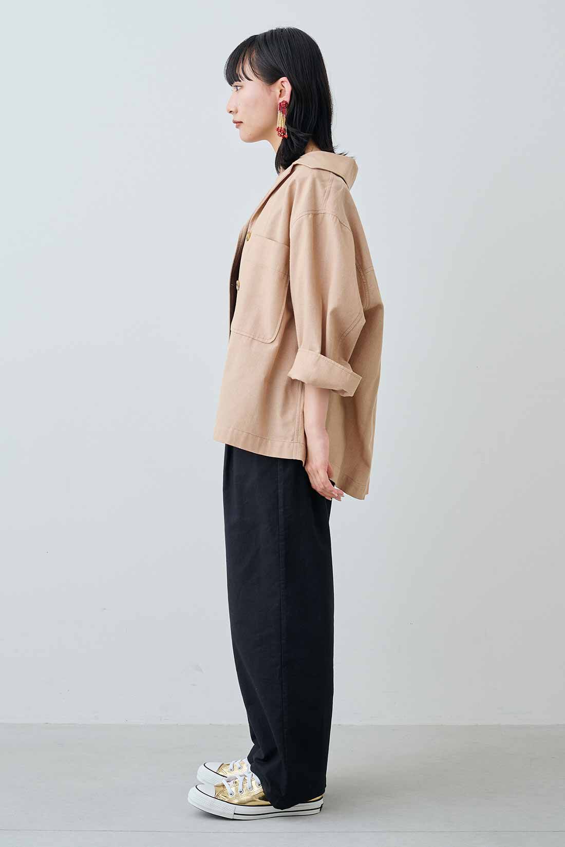 MEDE19F [メデ・ジュウキュウ]|MEDE19F　コットン素材のワイドスリーブシャツジャケット〈ベージュ〉|モデル身長：158cm　着用サイズ：M