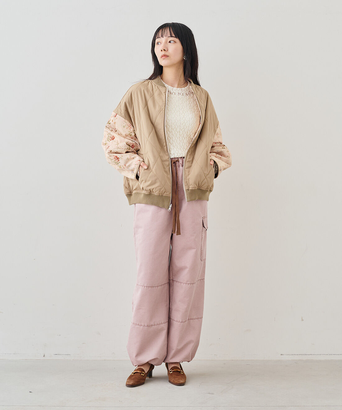 MEDE19F [メデ・ジュウキュウ]|ミュルーズモダン 中わた入りリバーシブルブルゾン〈ベージュ〉とレース切り替えトップスと花プリントとレースのスカートセット〈ブラック＆パープル〉のコーディネート