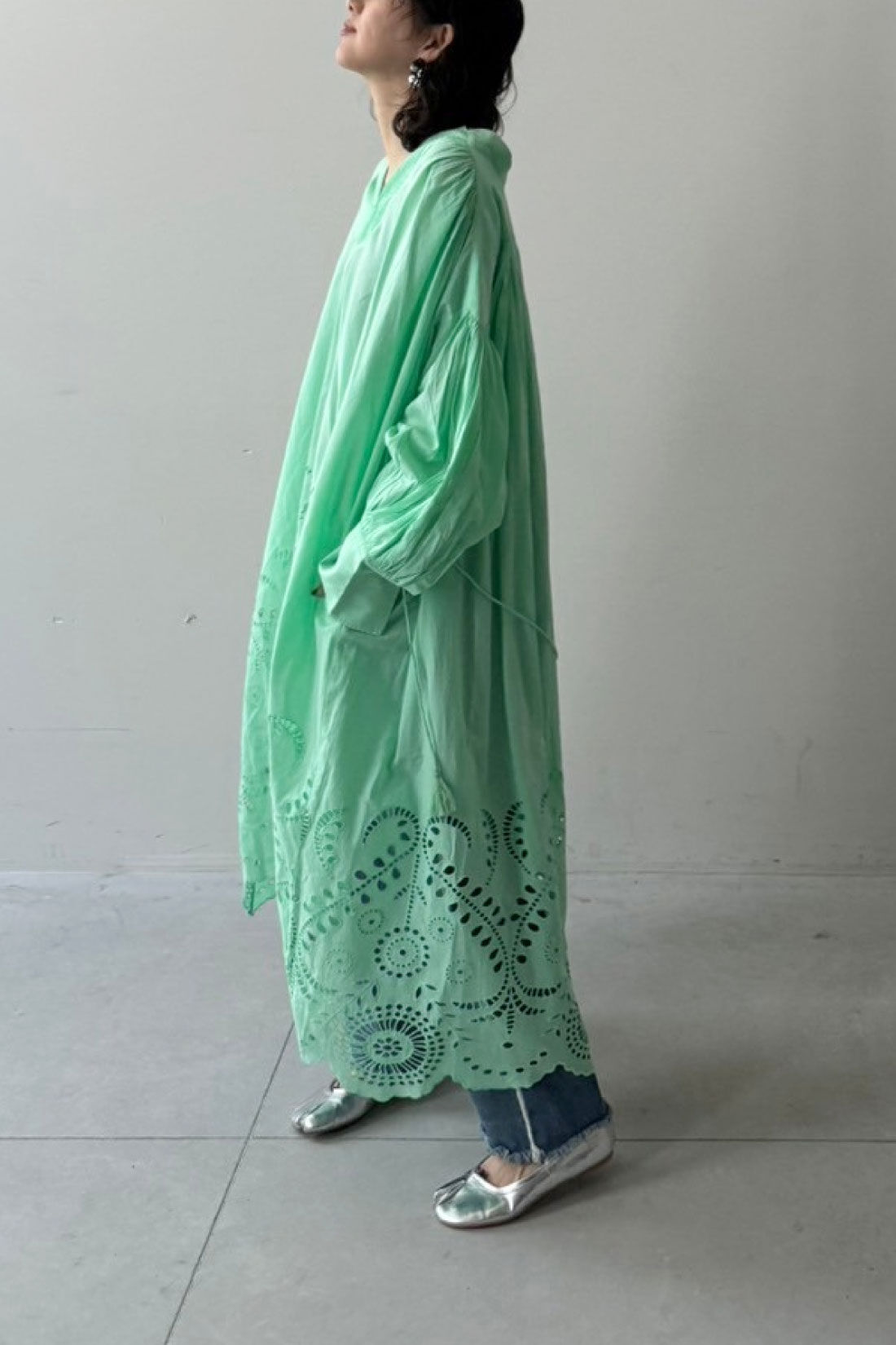 MEDE19F|インド綿エンブロイダリーワンピ〈ＧＲ〉ＭＤ１９のコーディネート|モデル身長：164cm　着用サイズ：M