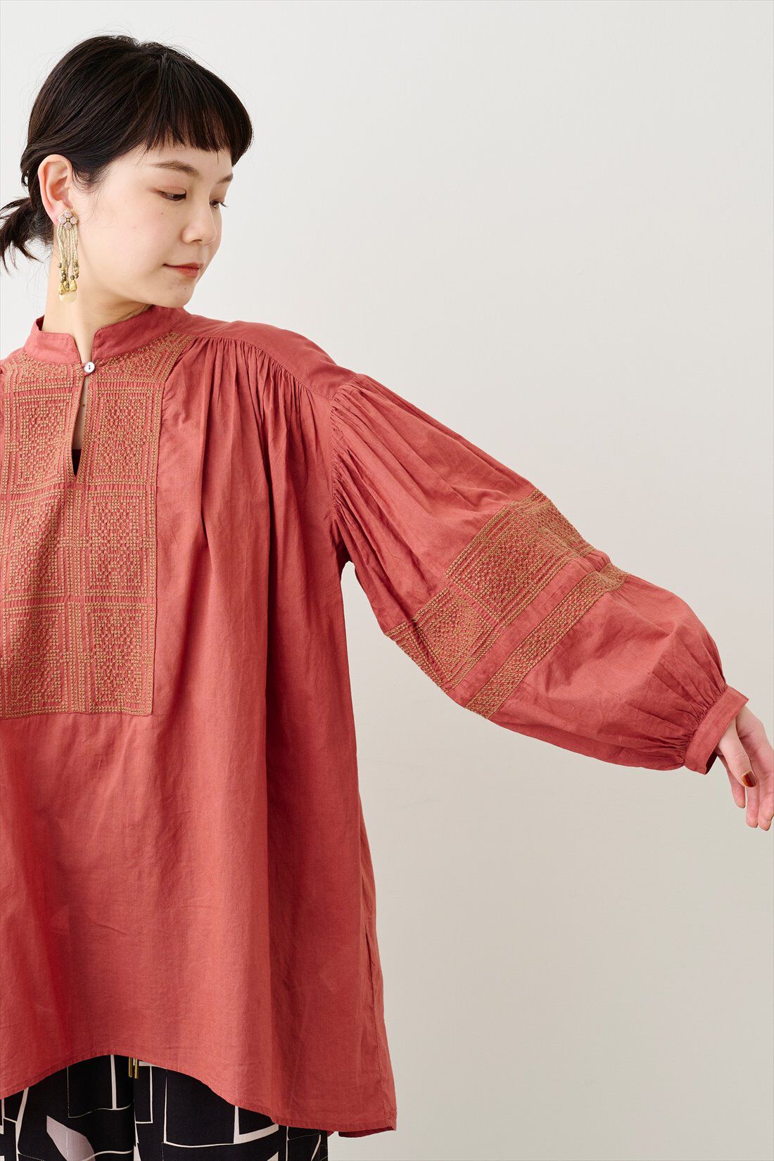 WEB限定】〈MADE IN INDIA COLLECTION〉MEDE19F 刺しゅう遣いの