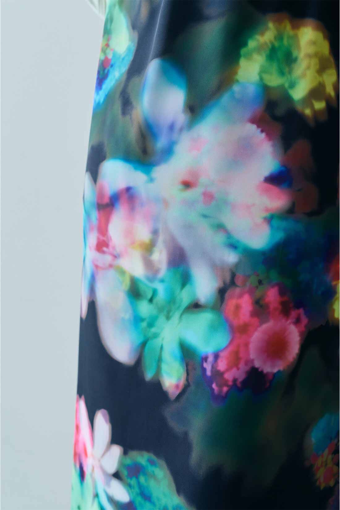 MEDE19F|MEDE19F　花柄のプリントを重ねたシアードレス〈ブラック〉