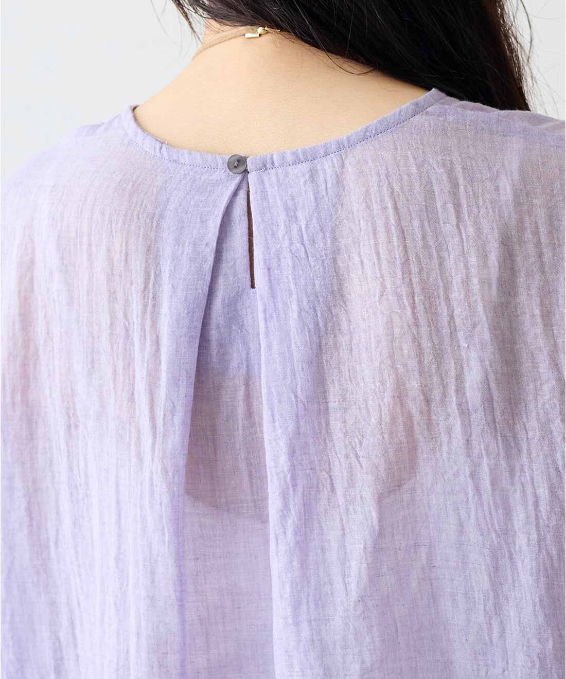 MEDE19F|MEDE19F 軽やかな着心地のシングルガーゼデザイントップスの会|後ろ衿ぐりにタック入り。ひとつボタン留め仕様です。