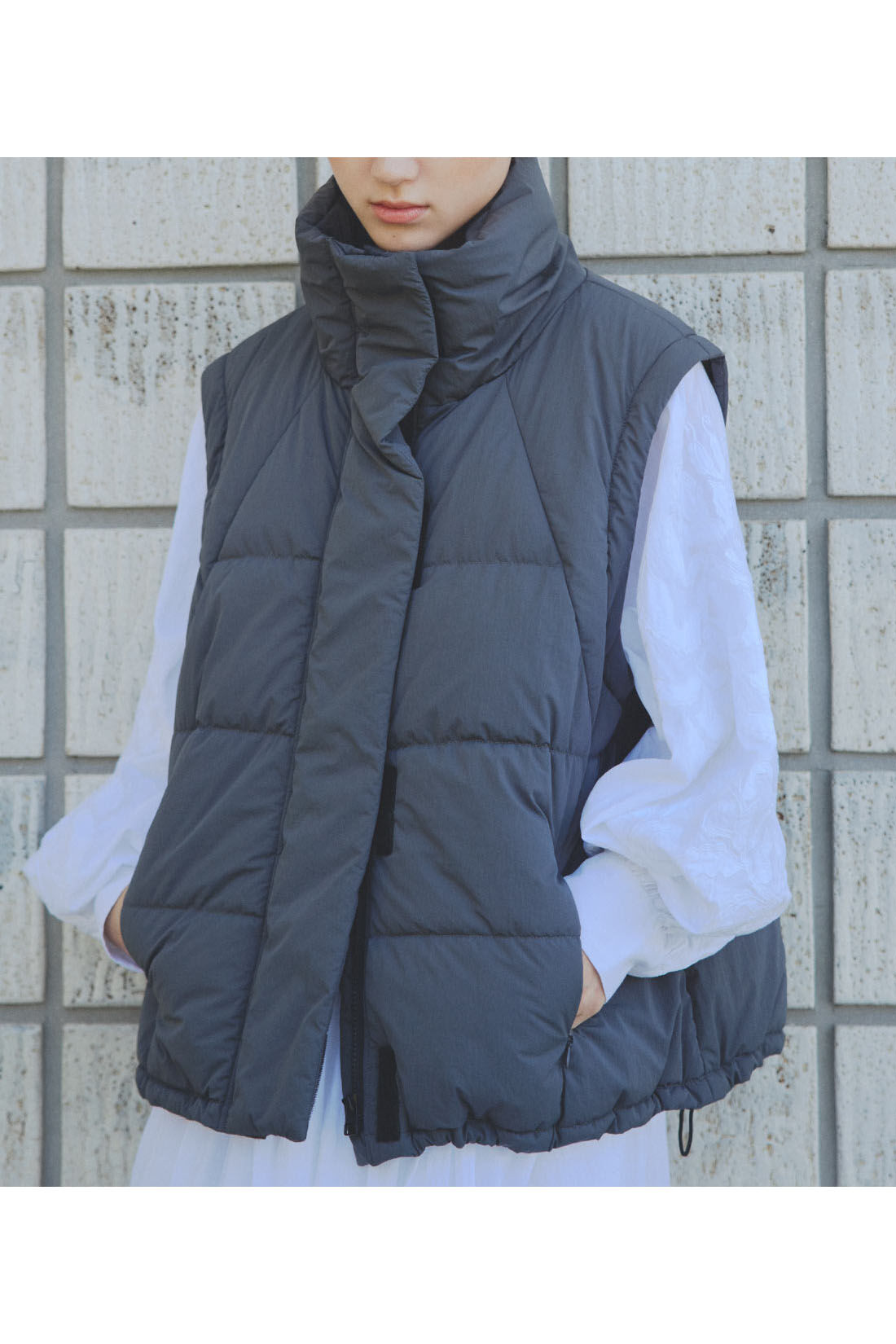 MEDE19F [メデ・ジュウキュウ]|MEDE19F　裏地にもこだわった 2-wayパフィーブルゾン〈チャコール〉
