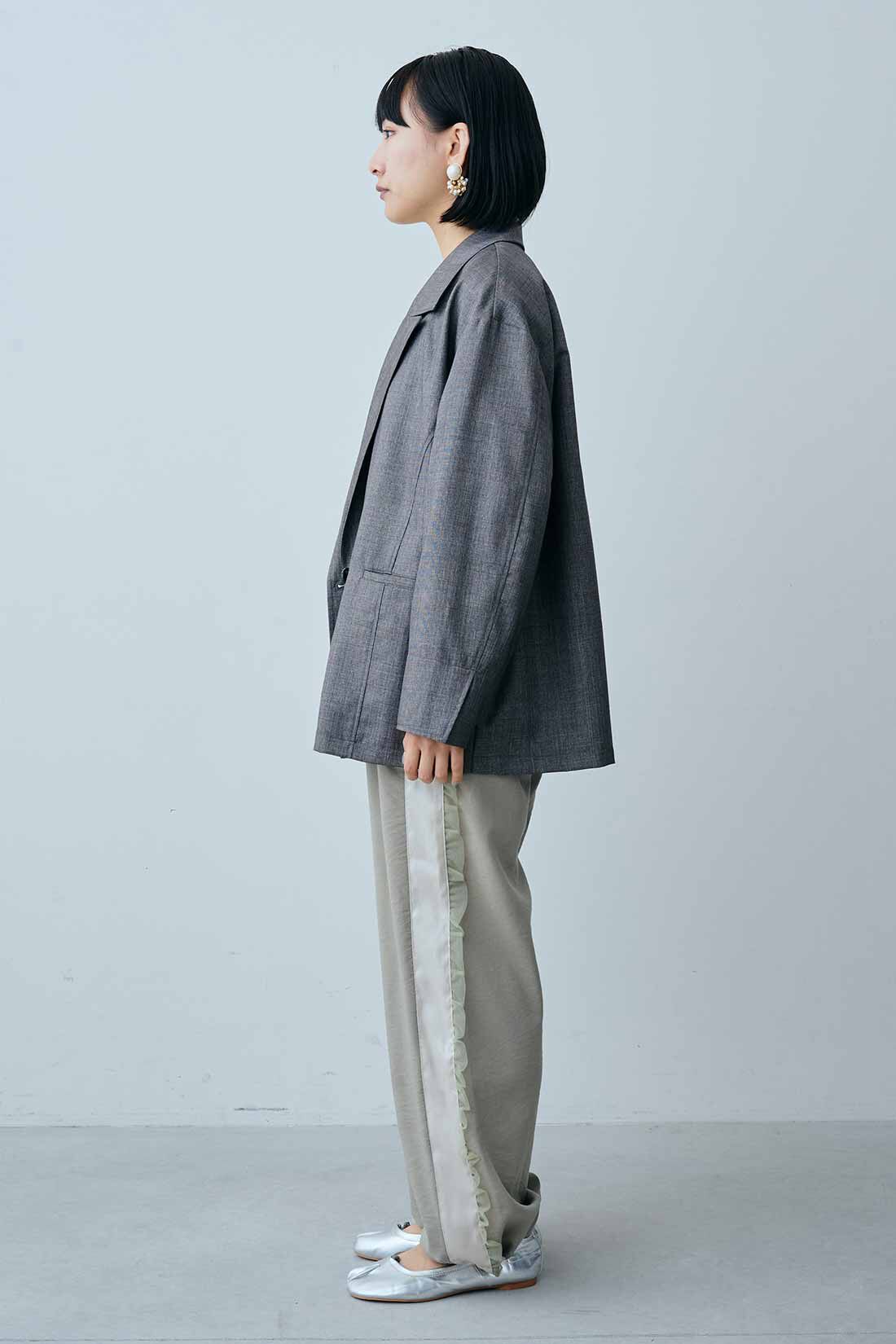 MEDE19F [メデ・ジュウキュウ]|MEDE19F　シャークスキンのリラックスダブルジャケット〈シルバーチャコールグレー〉|モデル身長：158cm　着用サイズ：M