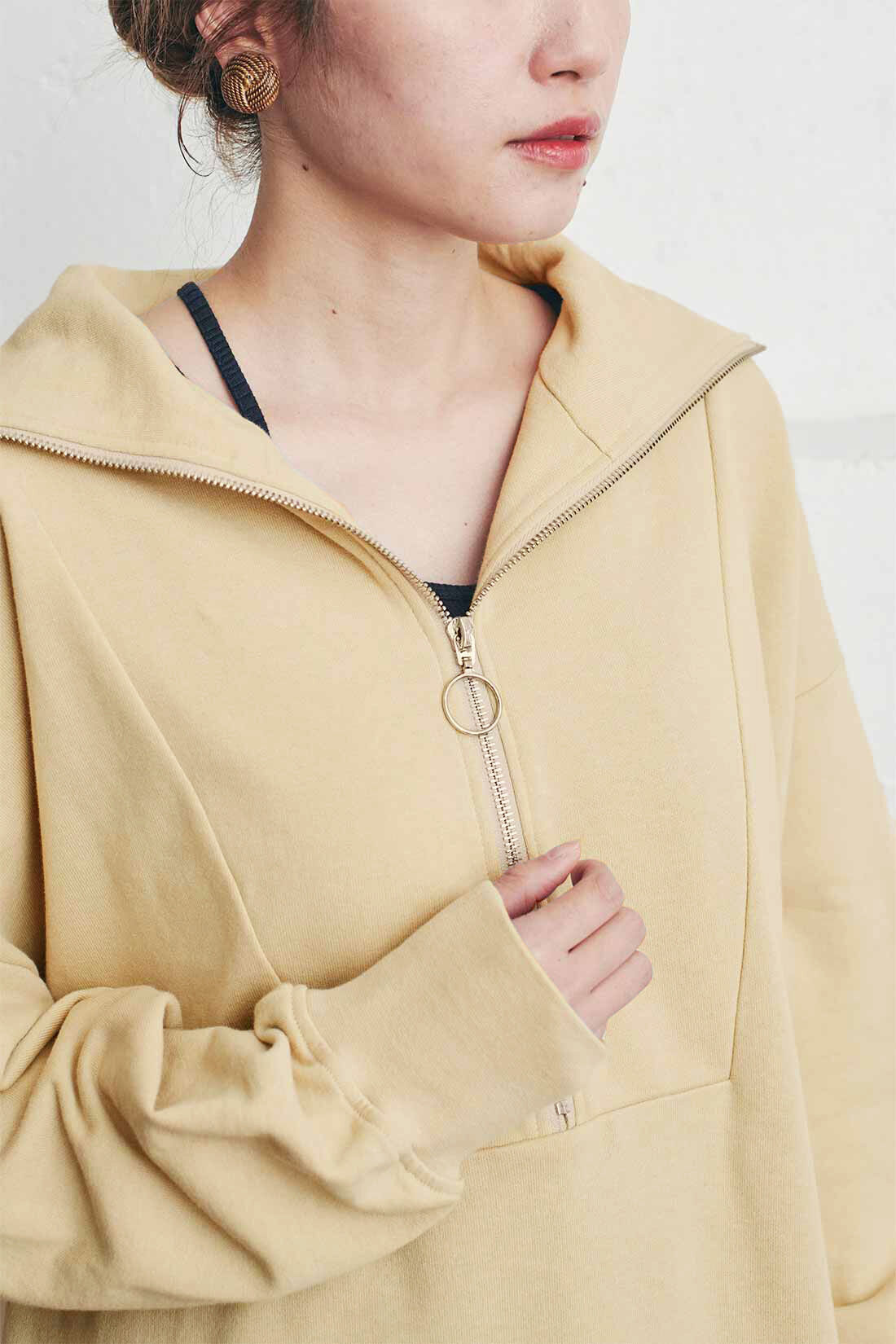 MEDE19F　ジップスウェットプルオーバー〈ベージュ〉