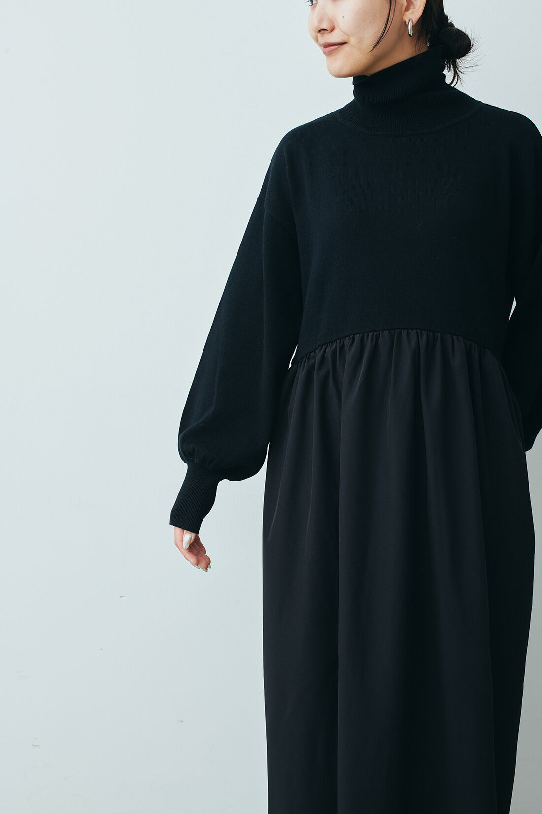 MEDE19F [メデ・ジュウキュウ]|MEDE19F 異素材ドッキング タートルネックワンピース〈ブラック〉