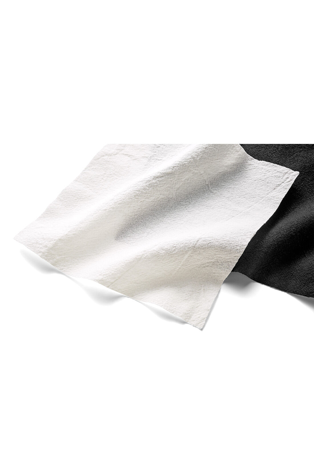 MEDE19F|MEDE19F　ハイネックワンピース〈ブラック〉|表面に独特のシボのあるコットン布はく素材。しっかりした肉感によるボリュームで、存在感があります。長い季節着られるのも魅力。
