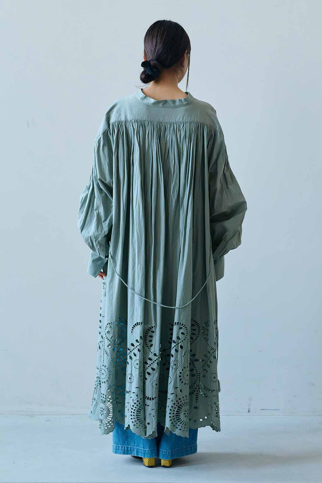 MEDE19F [メデ・ジュウキュウ]|MEDE19F　〈MADE IN INDIA COLLECTION〉エンブロイダリーコットンワンピース|モデル身長：158cm　着用サイズ：M