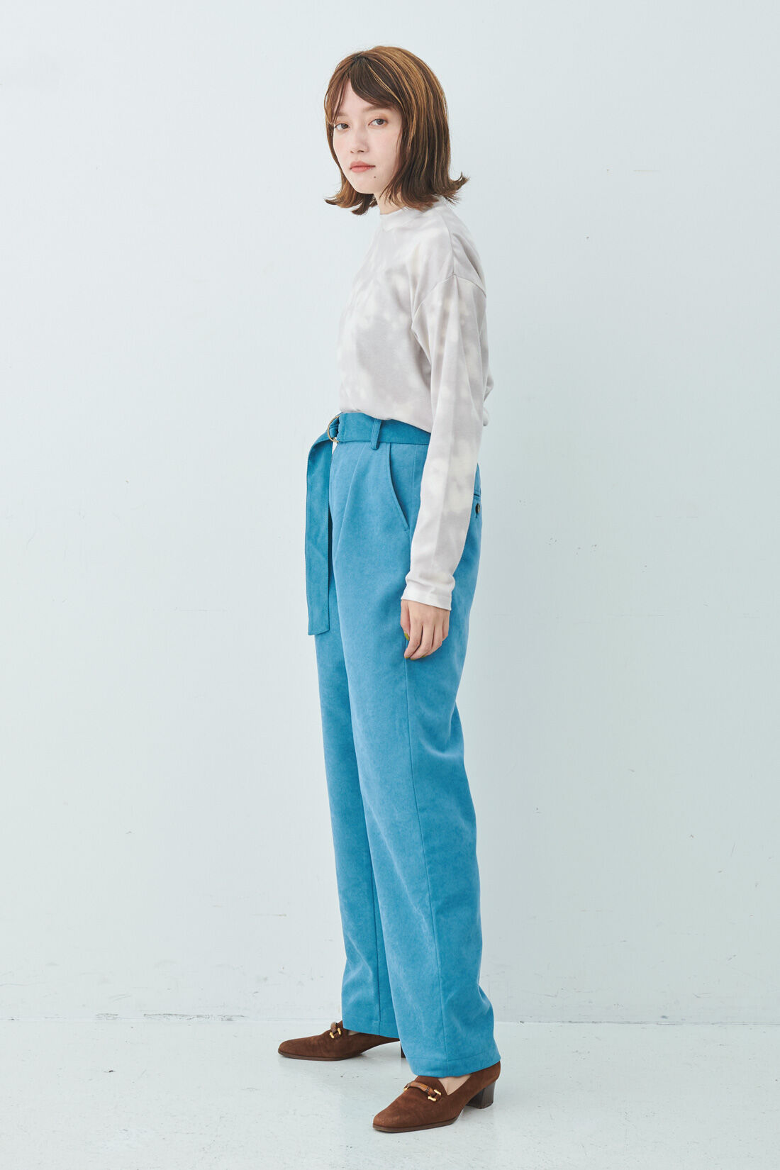 MEDE19F|MEDE19F　ベルテッドカラータックパンツ〈アイボリー〉|モデル身長：163cm　着用サイズ：M